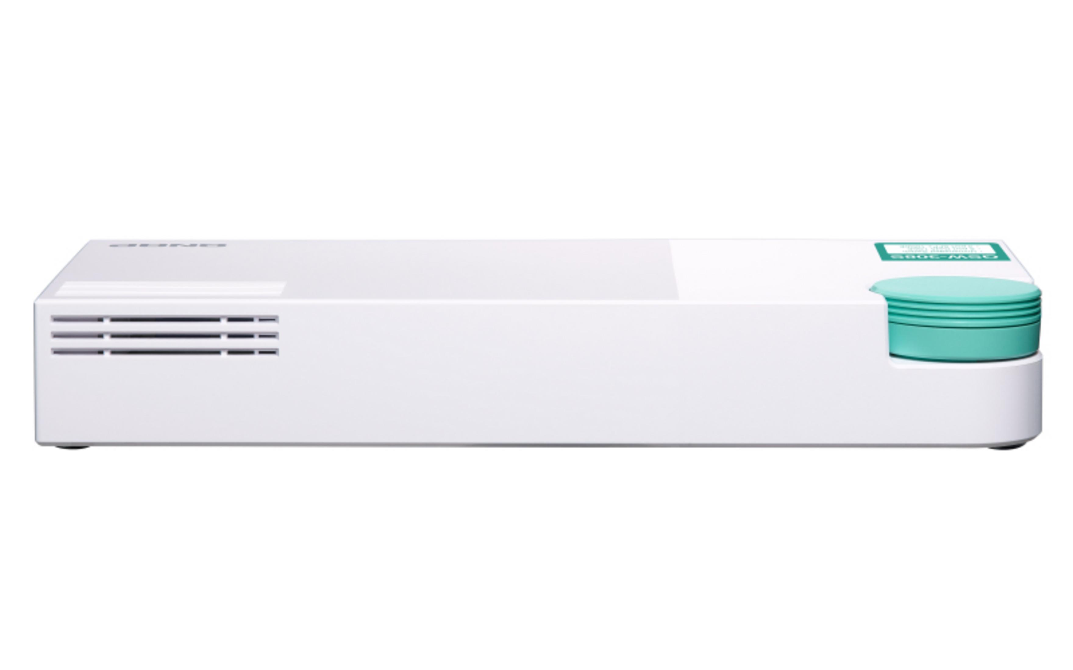 Un dispositivo QNAP bianco con fessure di ventilazione e una manopola rotante turchese.