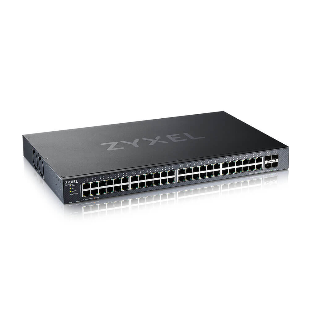 Ein schwarzer Zyxel Netzwerk-Switch mit vielen Ethernet-Ports.