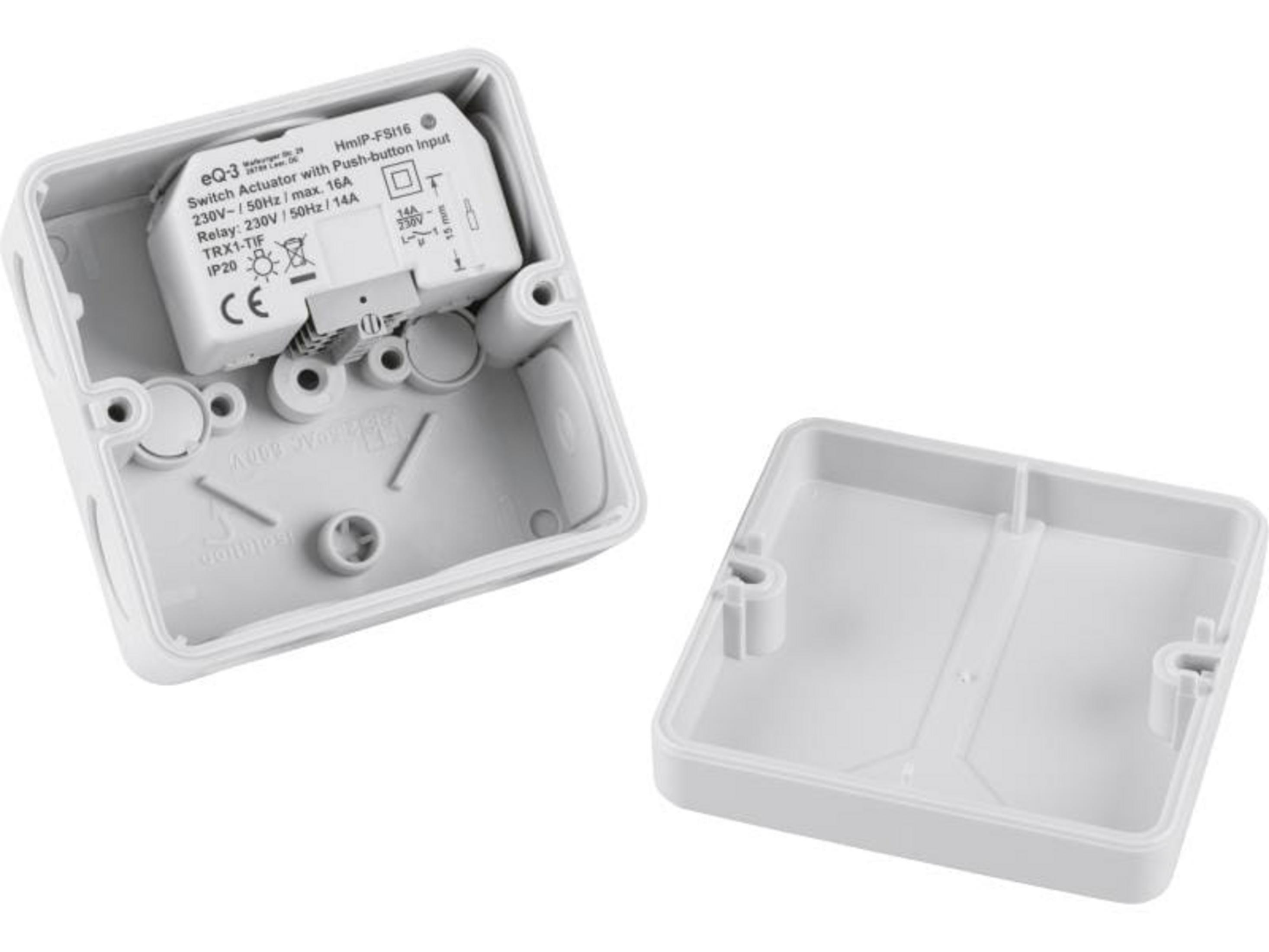 Ein weißer Schalteraktor mit Push-Button-Eingang in einem weißen Gehäuse.