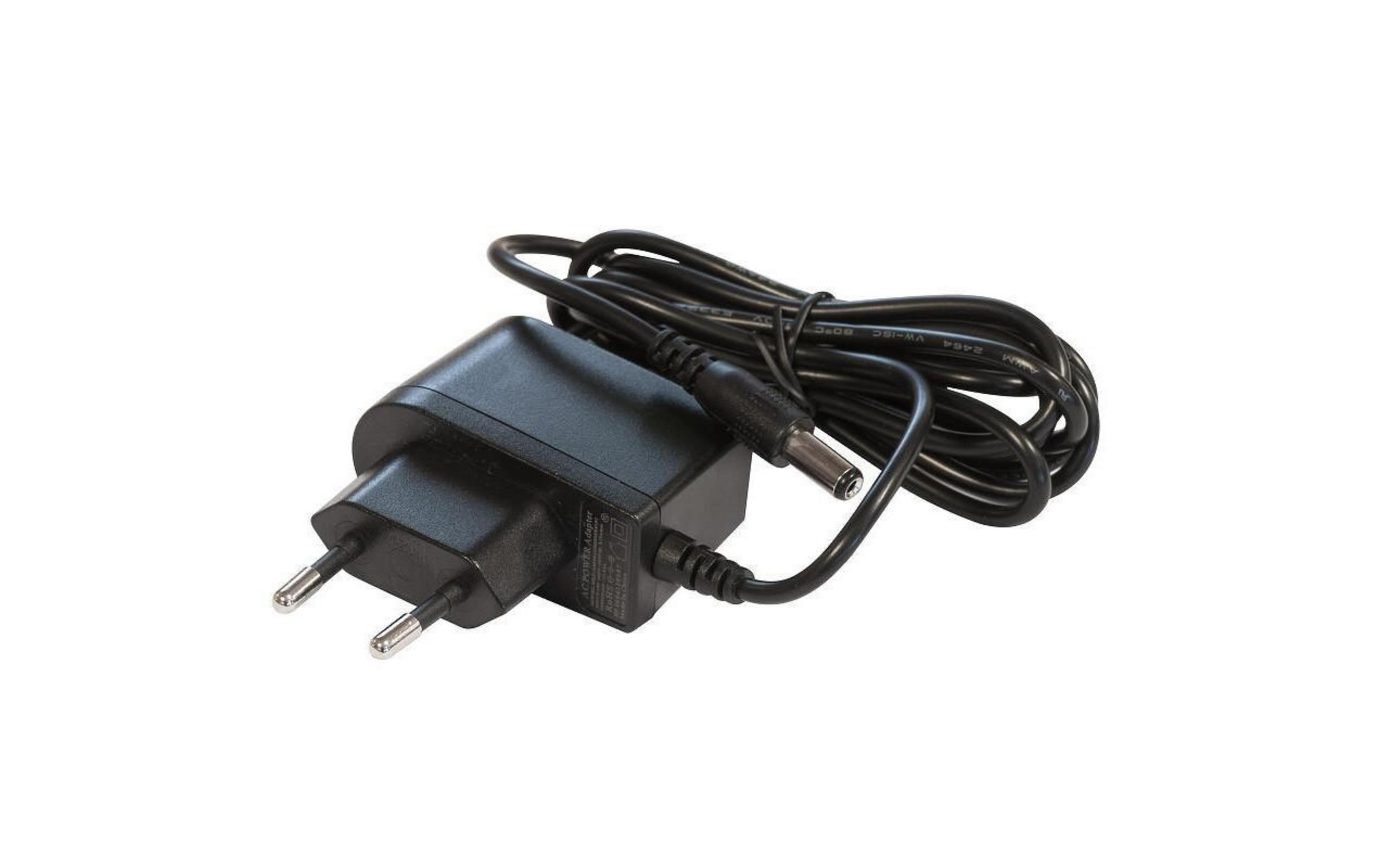 Czarny zasilacz sieciowy z wtyczką EU i czarnym kablem na białym tle.