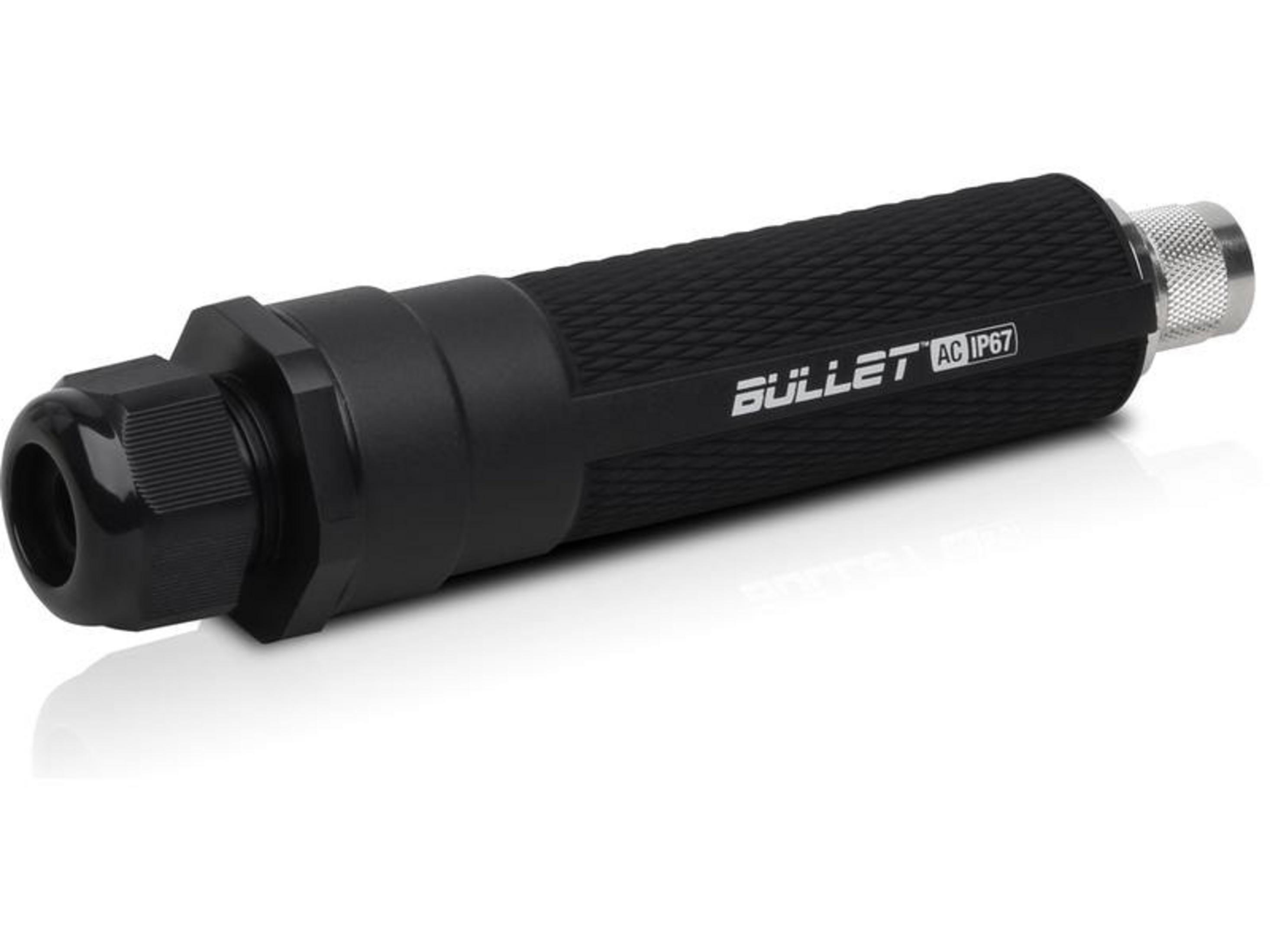 Czarny, cylindryczny konektor z radełkowanym końcem i oznaczeniem IP67.
