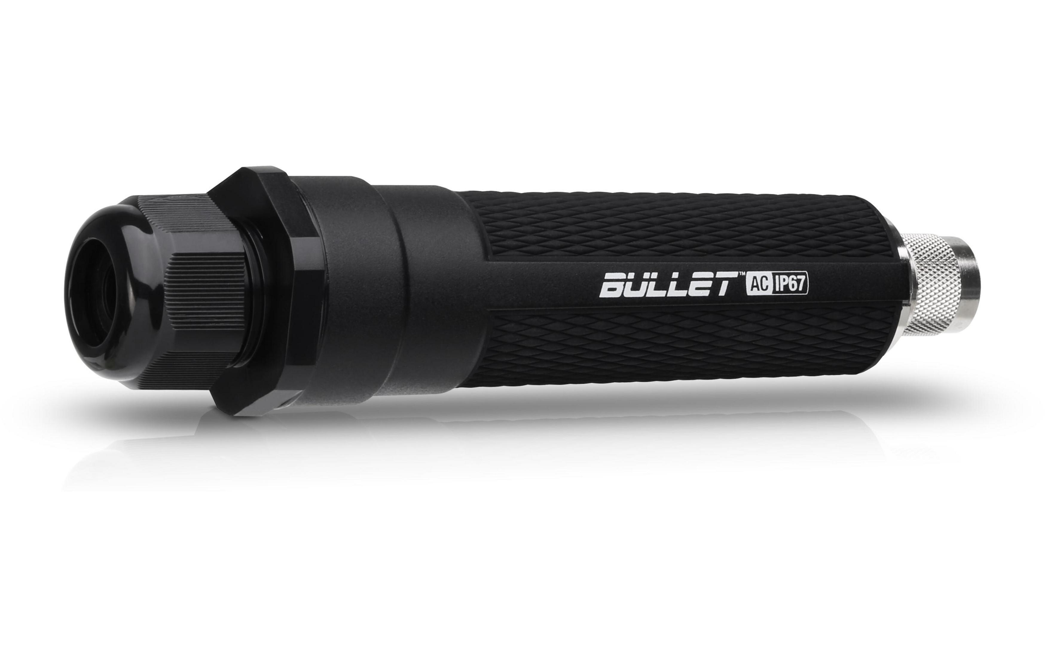 Czarny dławik kablowy z radełkowanym metalowym zakończeniem i napisem "BULLET AC IP67".