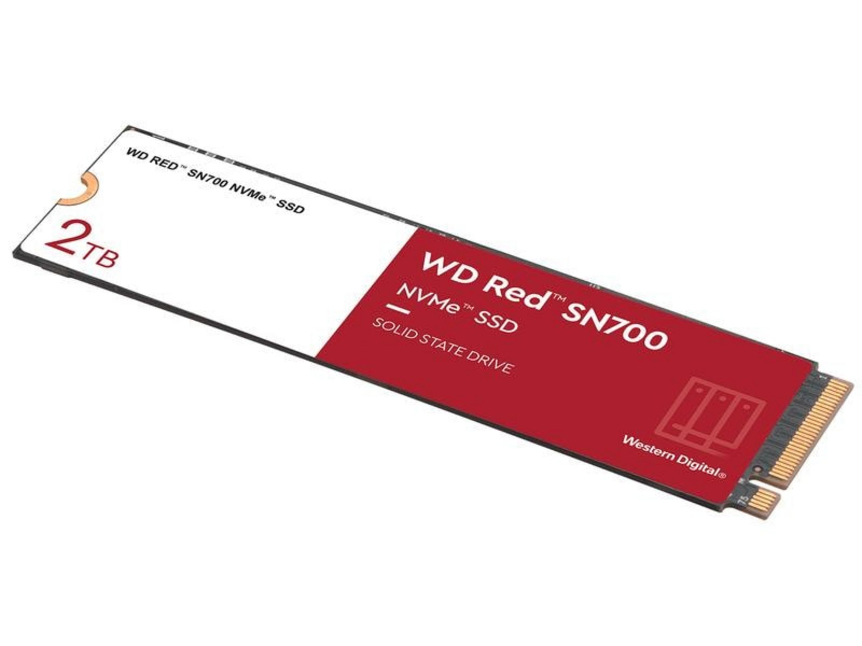 Dysk SSD NVMe WD Red SN700 2TB z czerwoną etykietą i złotymi złączami.