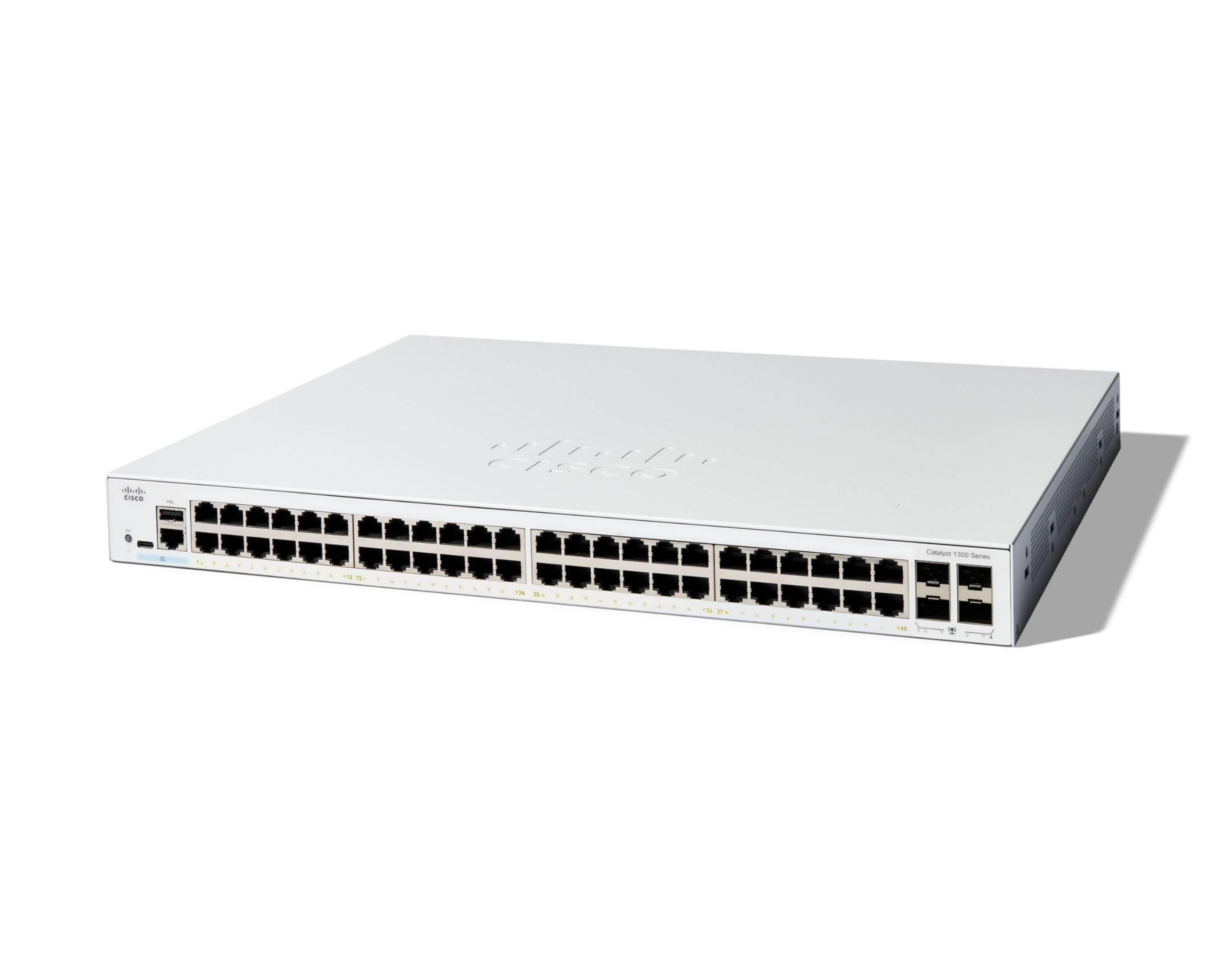 Uno switch bianco Cisco Catalyst Serie 1300 con 48 porte.