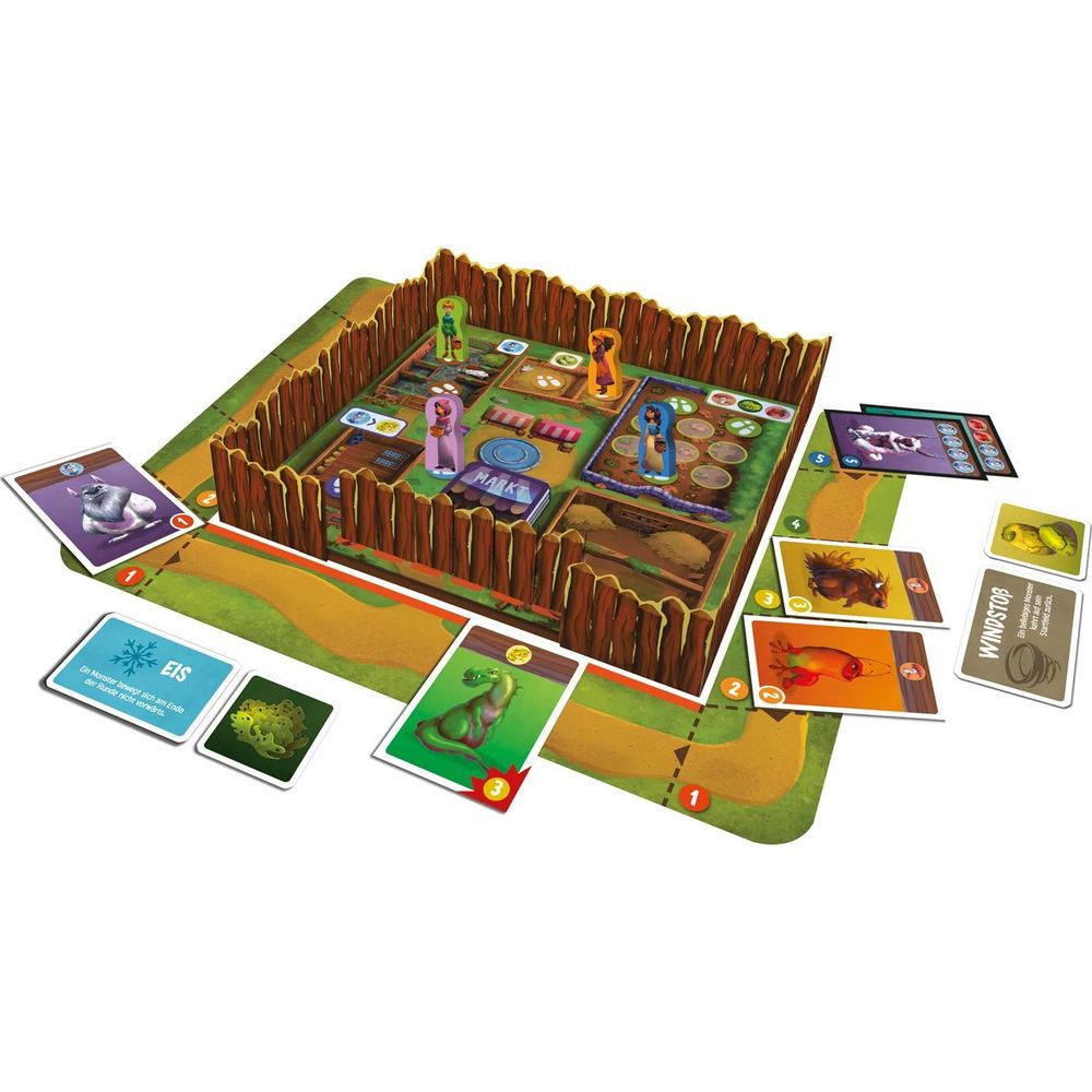 Brettspiel mit Spielfeld, Figuren, Karten und Holzzaun. Bunte Figuren auf dem Feld.
