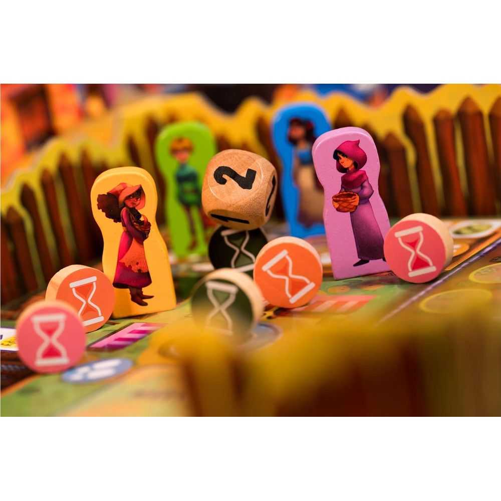 Spielbrett mit Holzfiguren, Würfel mit der Zahl 2 und Sanduhren.