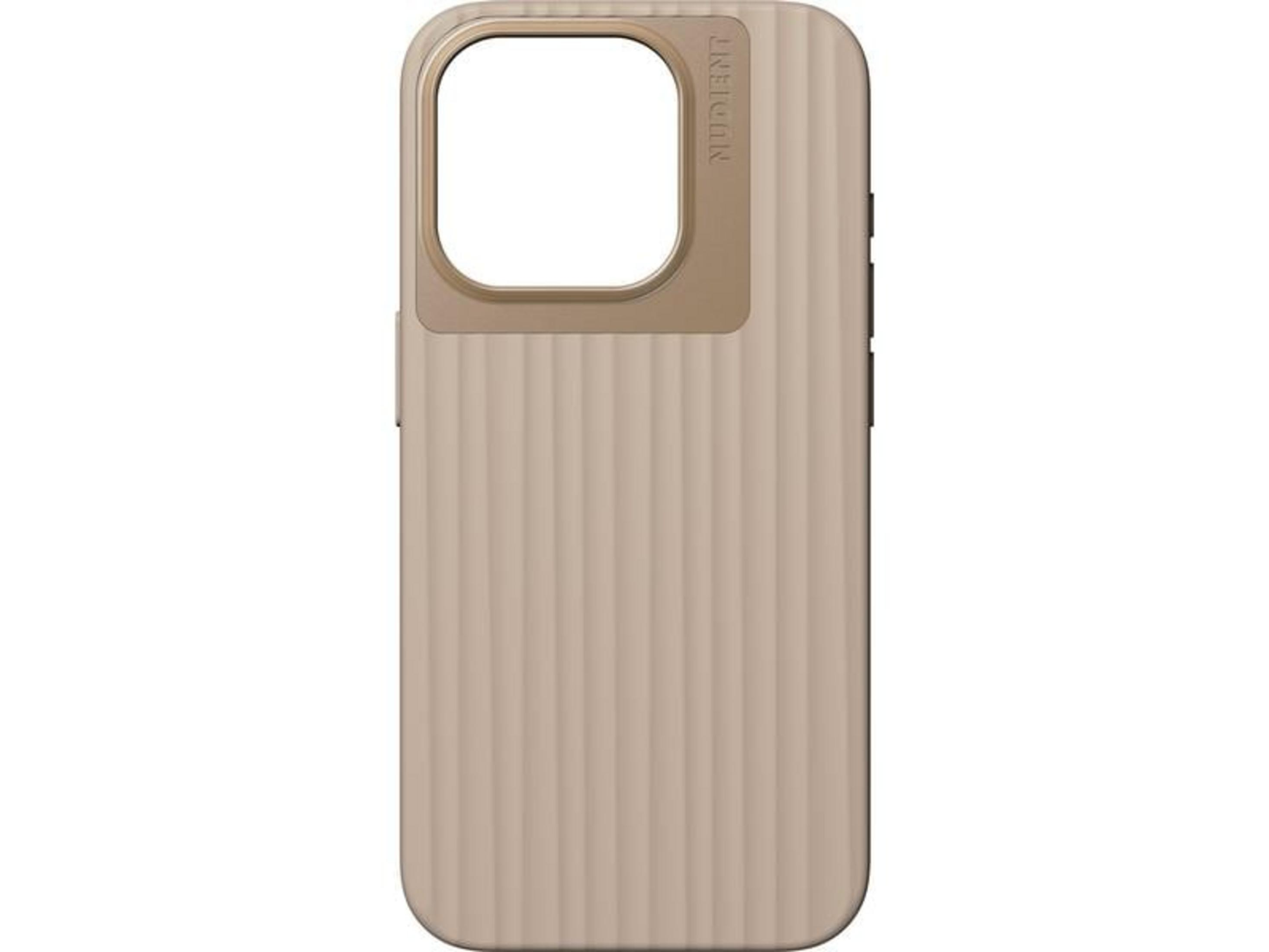 Une coque de téléphone beige à nervures verticales et lunette de caméra dorée.