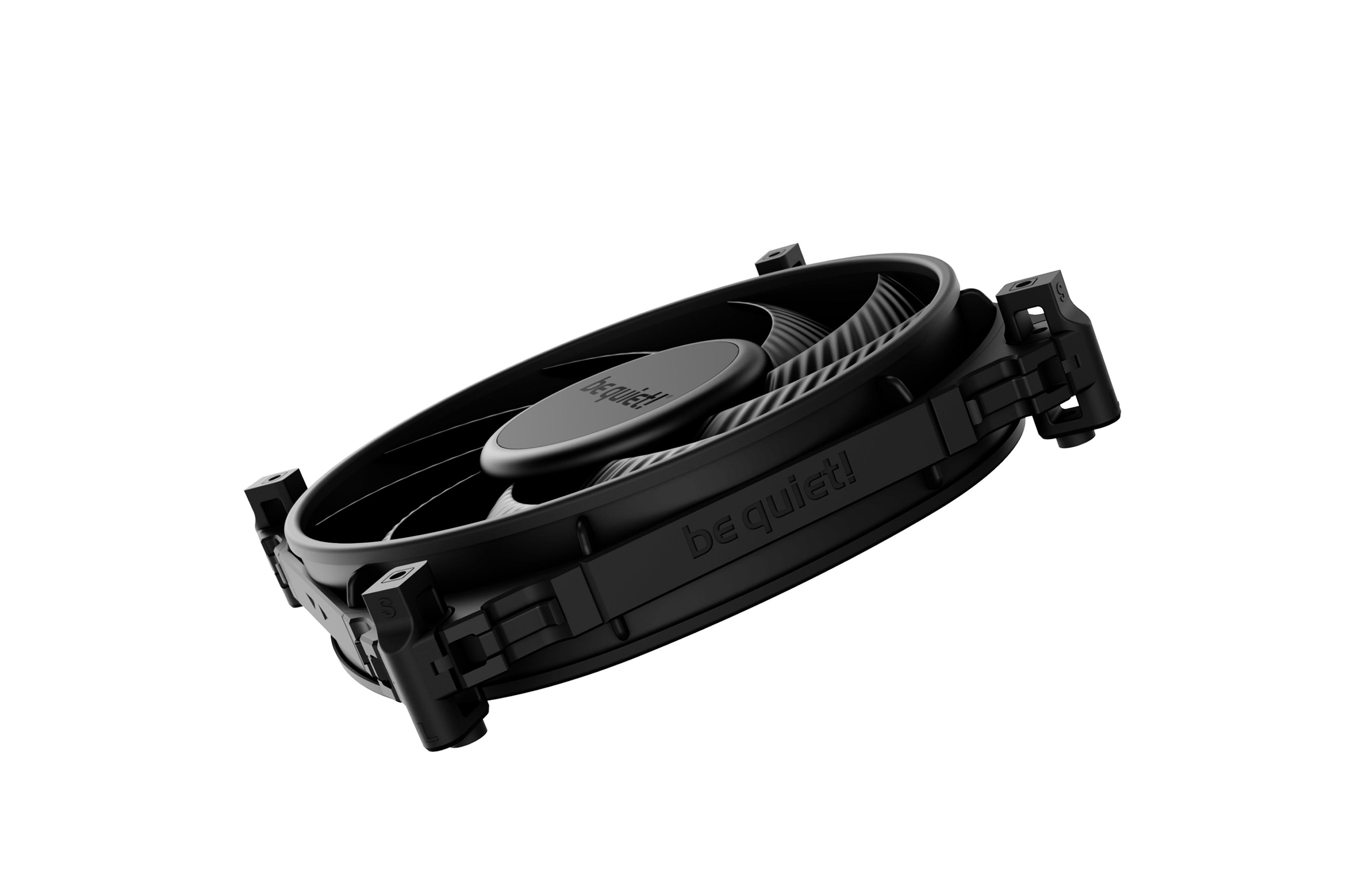 Czarny wentylator PC z logo „be quiet!”, na białym tle.