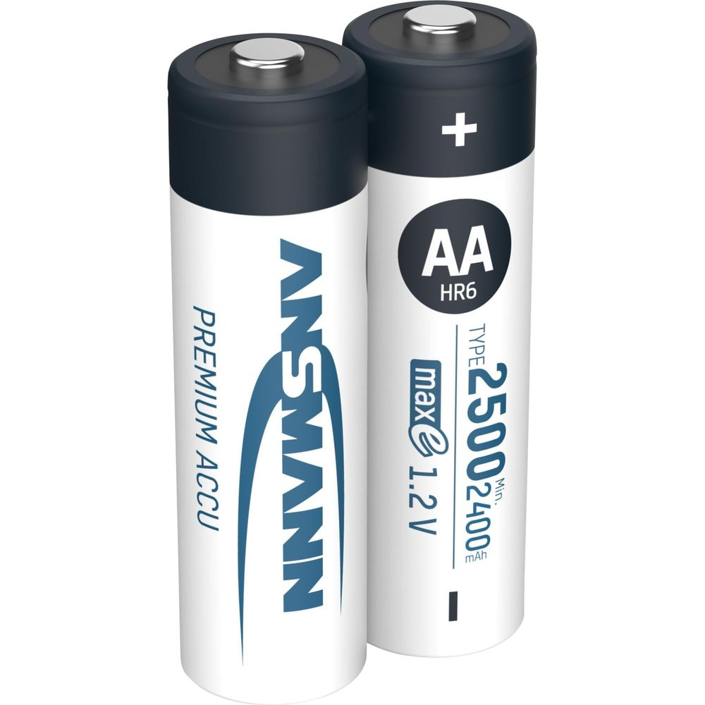 Zwei weiße AA-Batterien mit blauen und schwarzen Akzenten auf weißem Hintergrund.