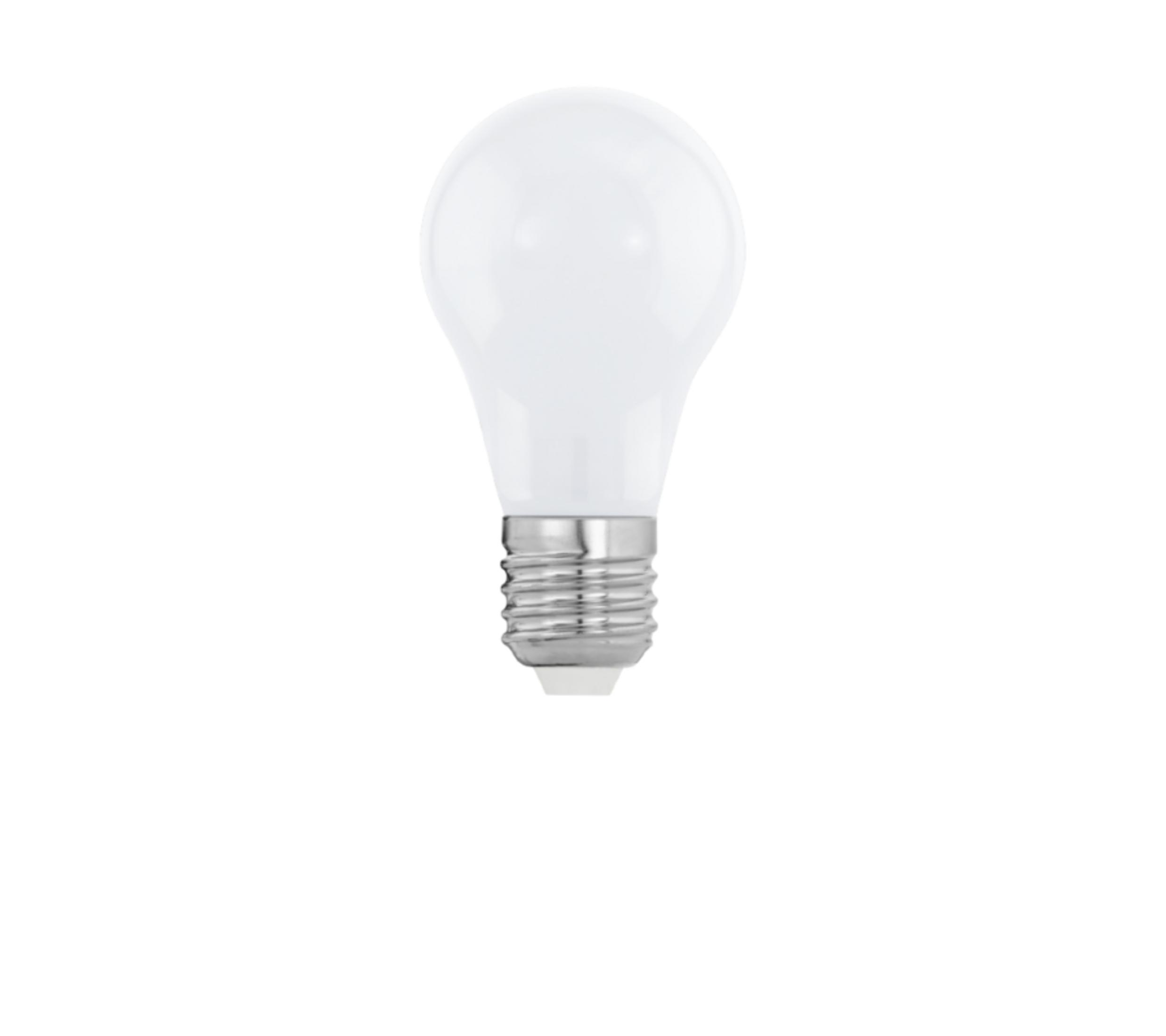 Una lampadina bianca con base a vite argentata su sfondo bianco.