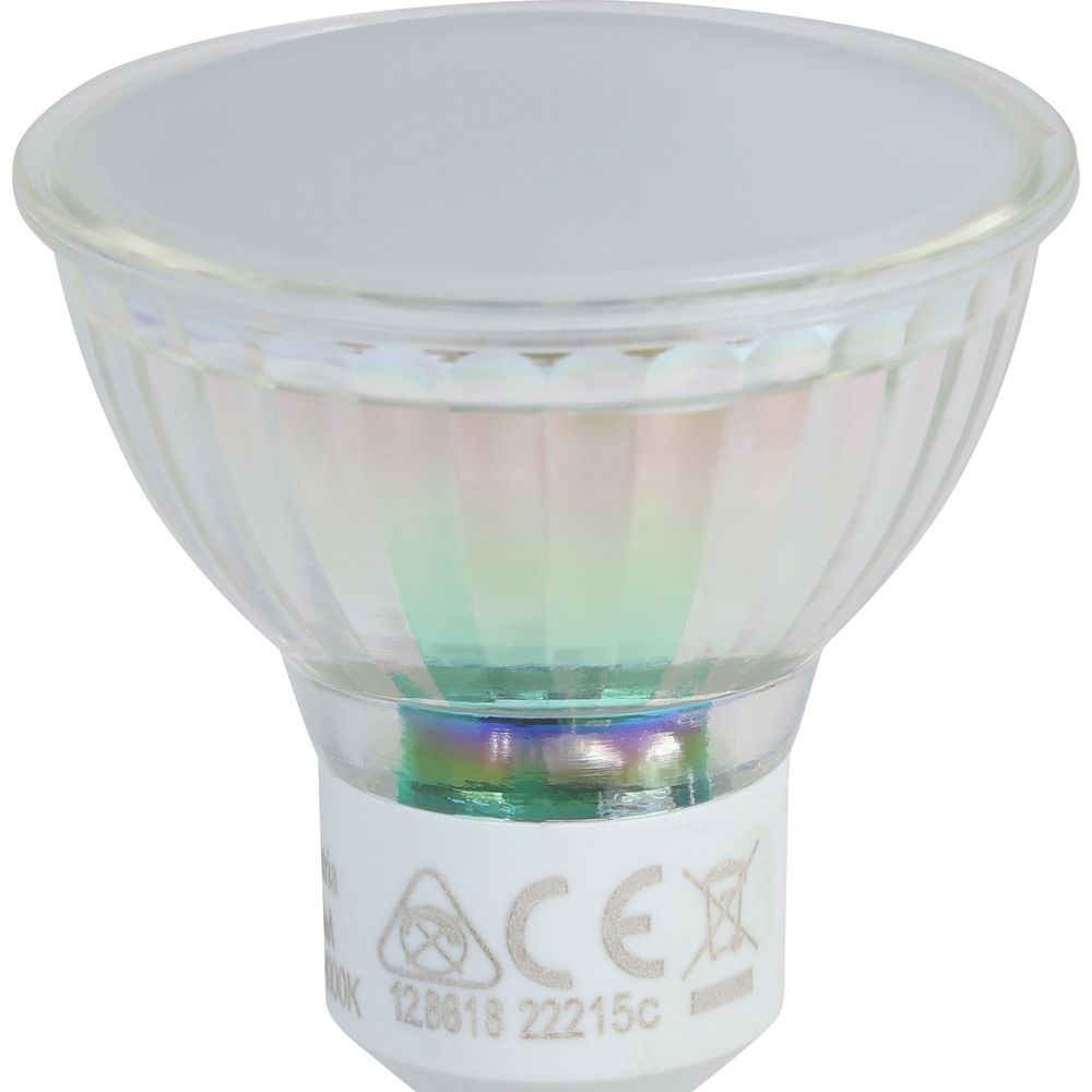 Une ampoule LED unique avec un dessus blanc et du verre nervuré.