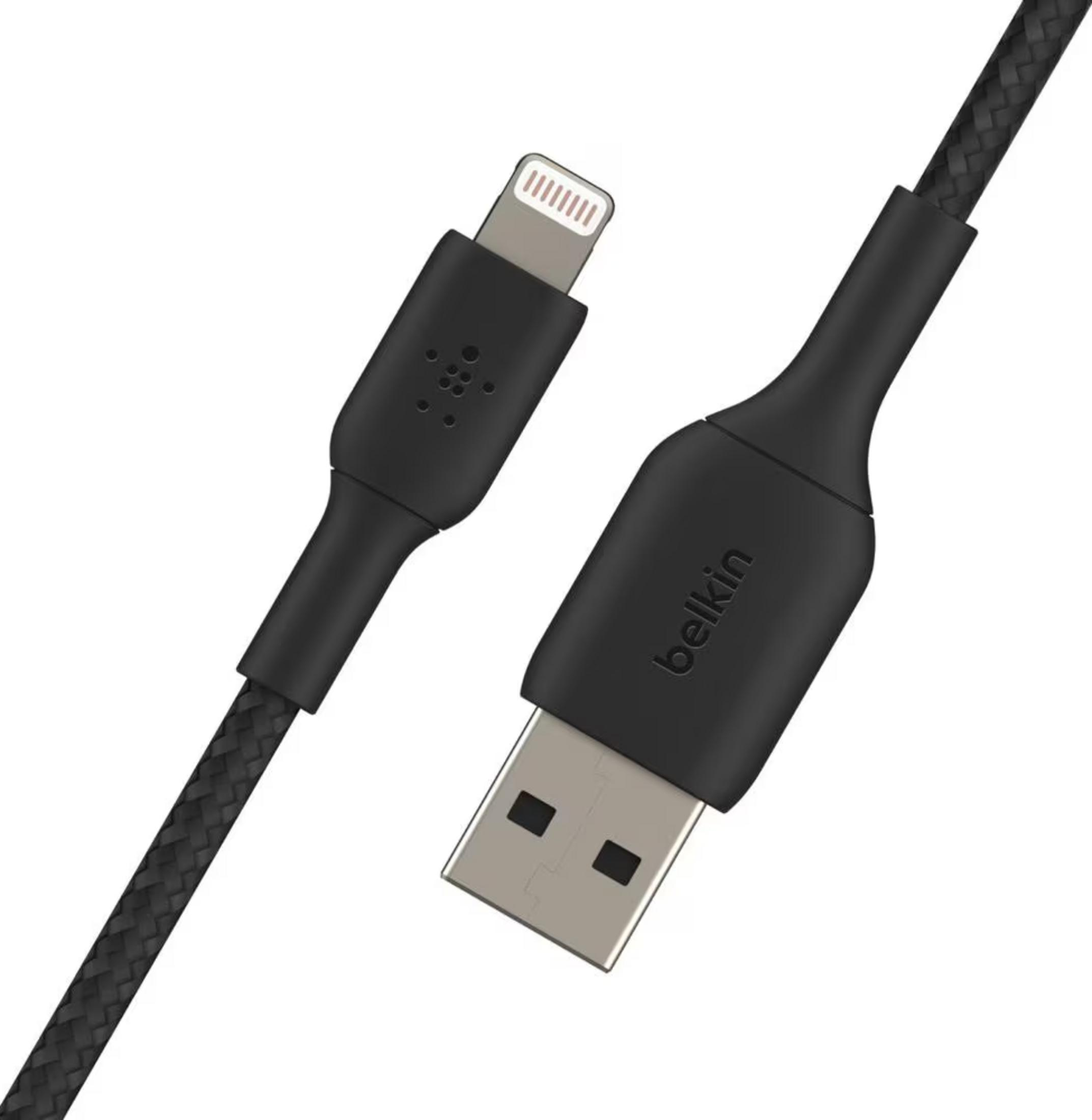 Câble Belkin noir USB-C vers Lightning avec gaine en tissu tressé.