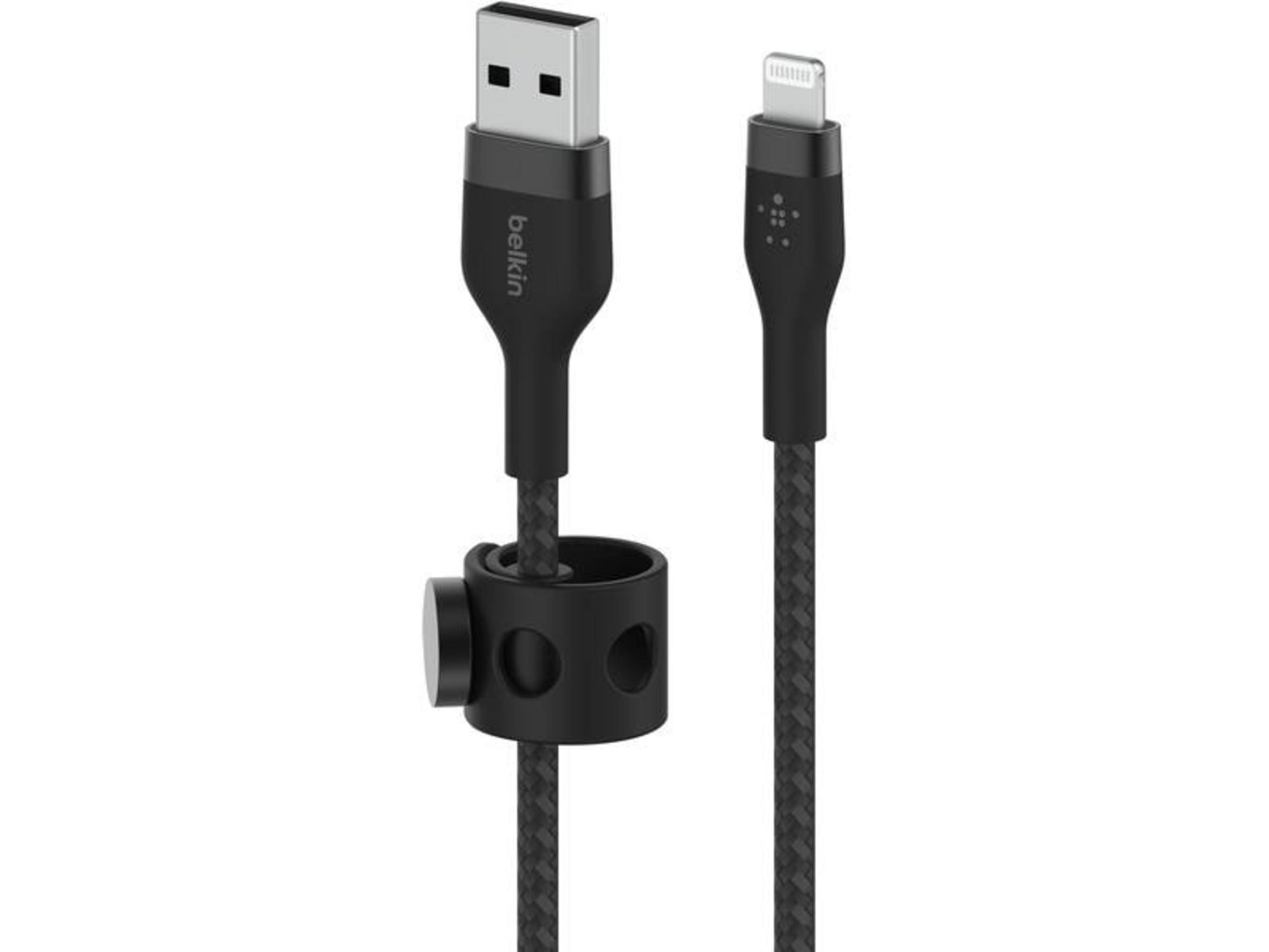 Czarny kabel USB-C i Lightning z logo Belkin i opaską kablową.