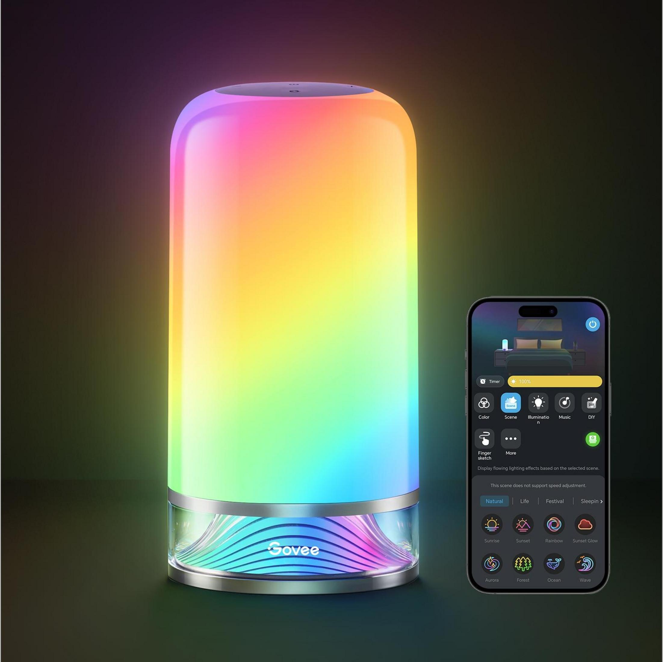 Une lampe Govee affiche un dégradé rose à jaune, à côté d'un téléphone montrant son application.