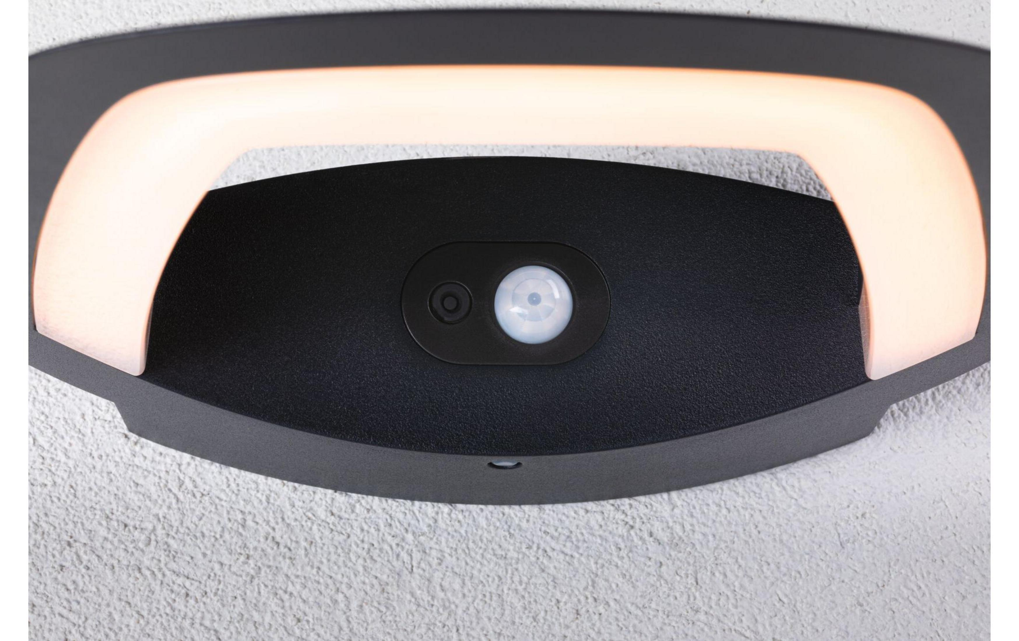 Ciemna lampa z czujnikiem ruchu i paskiem świetlnym na ścianie.