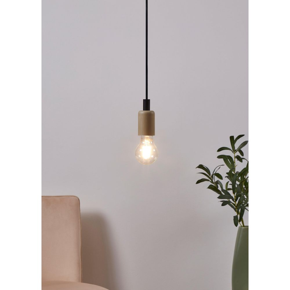 Ampoule suspendue avec douille en bois et cordon noir sur fond clair.