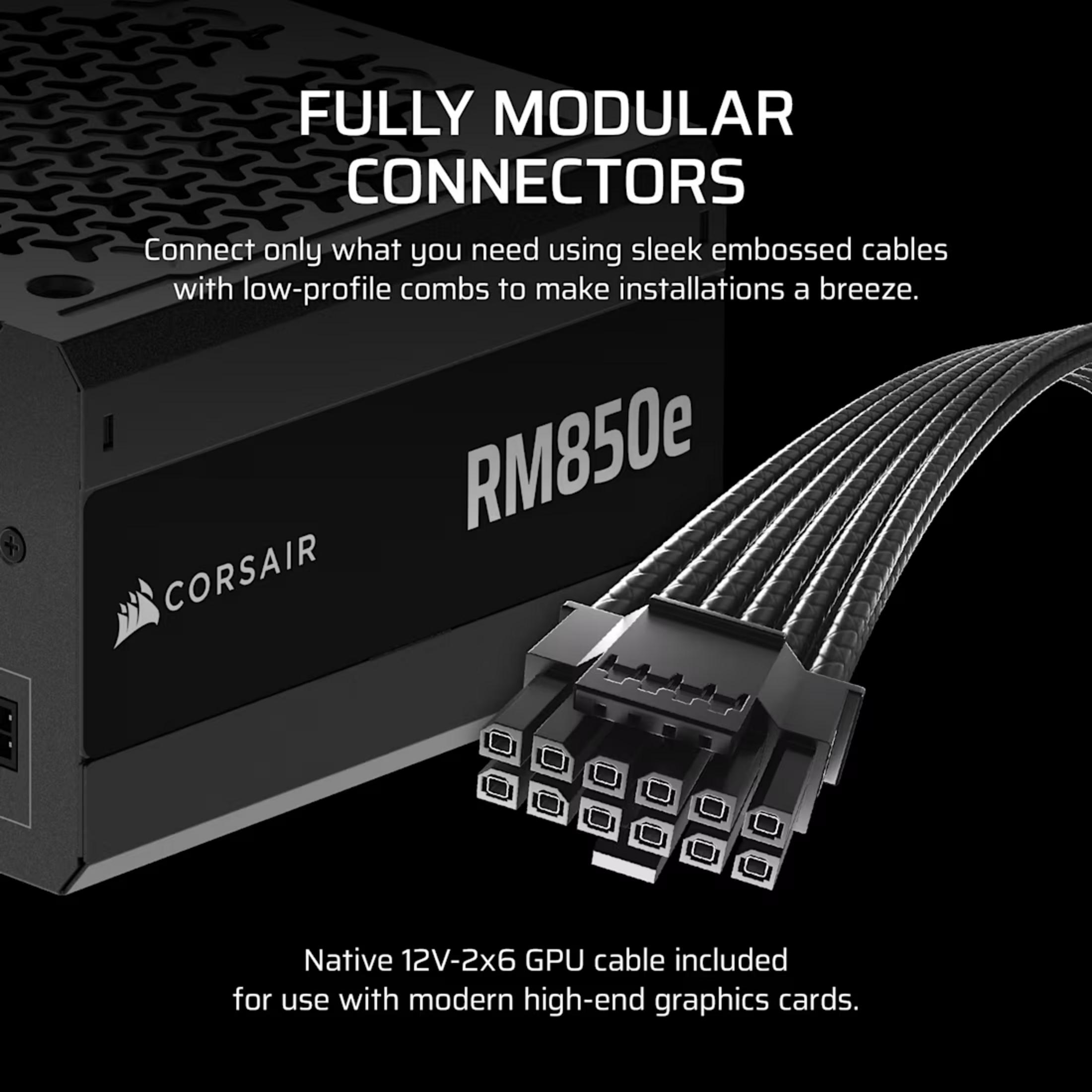 Corsair voeding met modulaire kabels en GPU-kabel.
