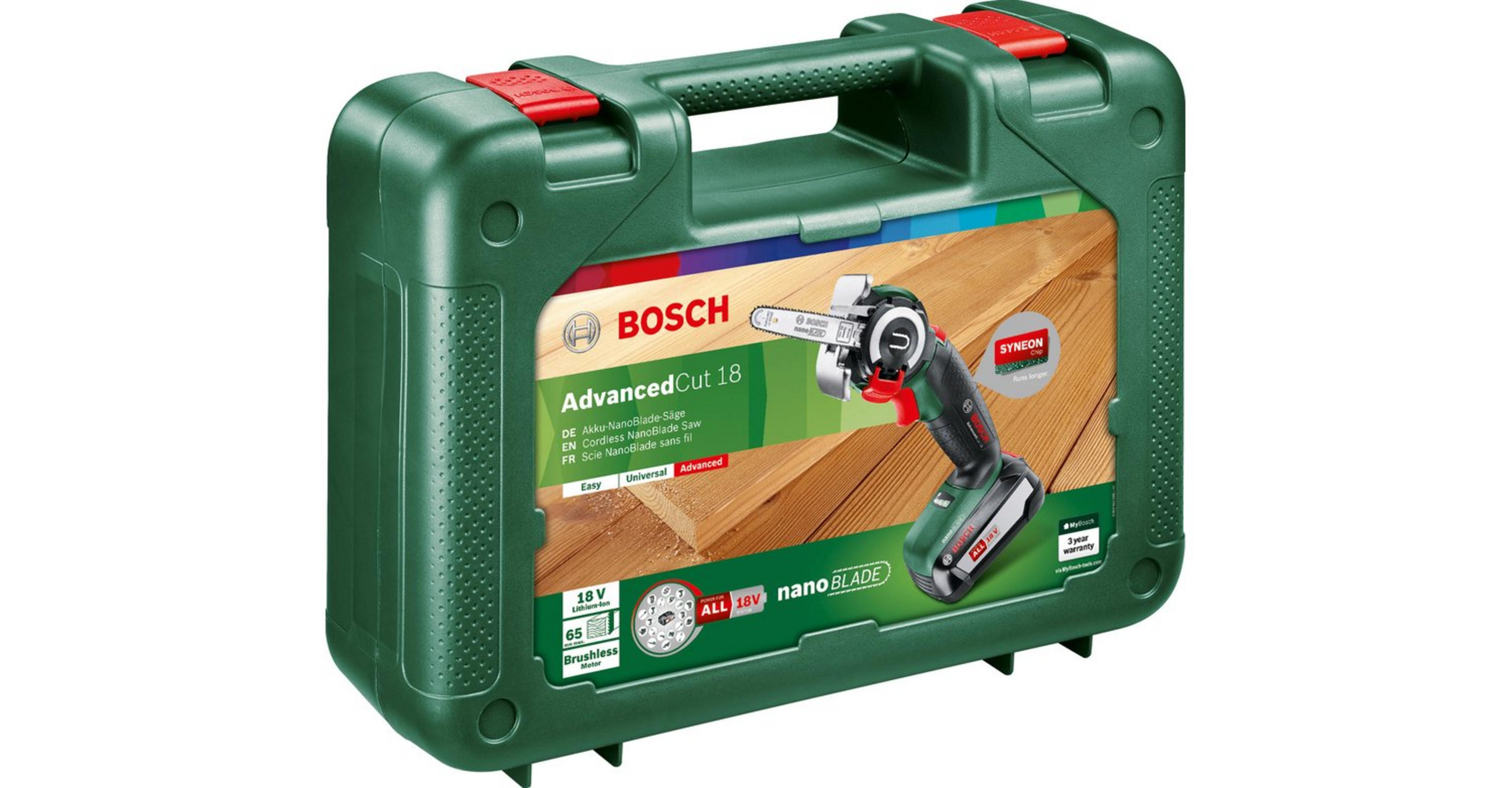 Zielona walizka Bosch z piłą i drewnianym tłem. Zawiera bezprzewodową piłę NanoBlade.