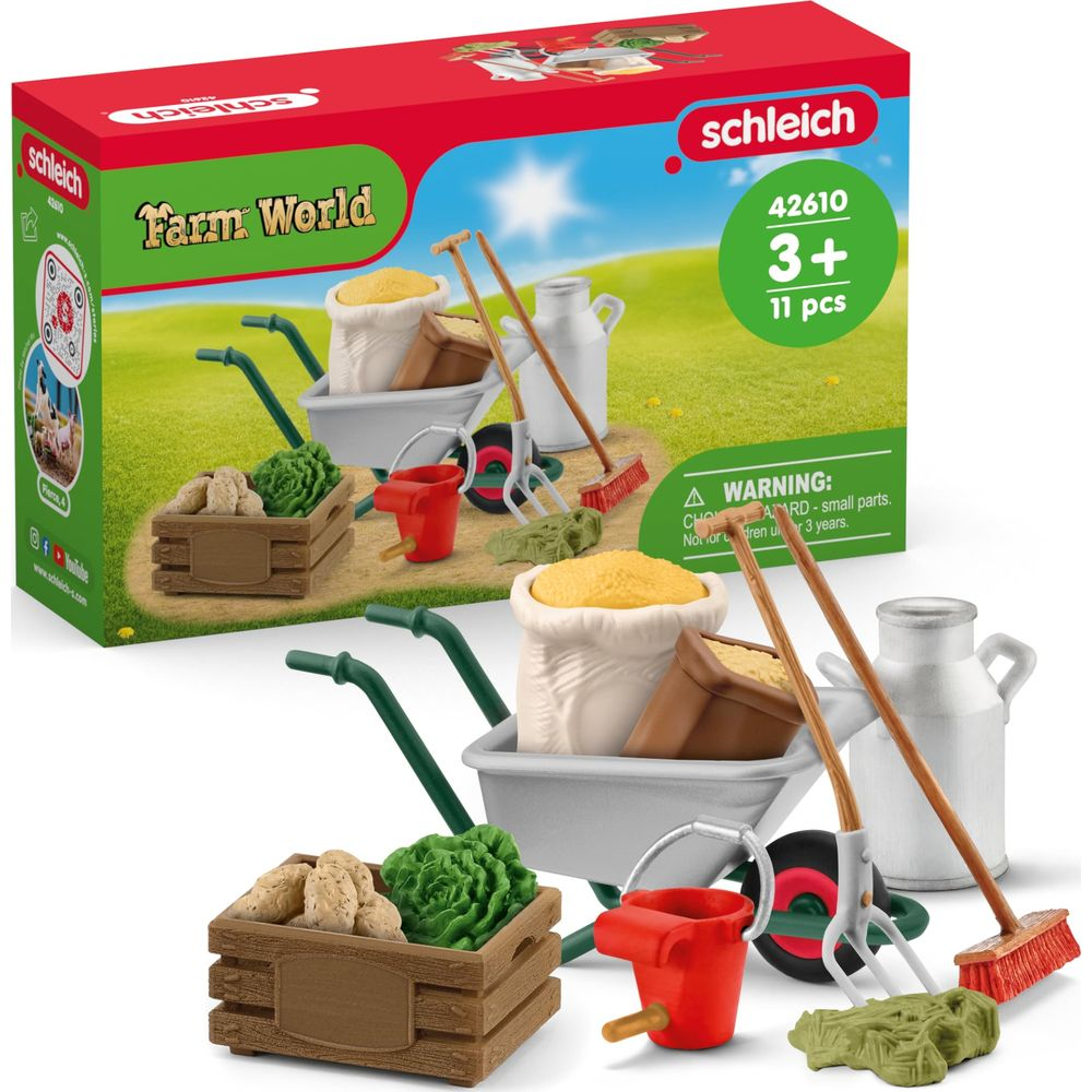 Schleich Bauernhof Spielzeug mit Schubkarre, Werkzeugen, Säcken und Eimer.