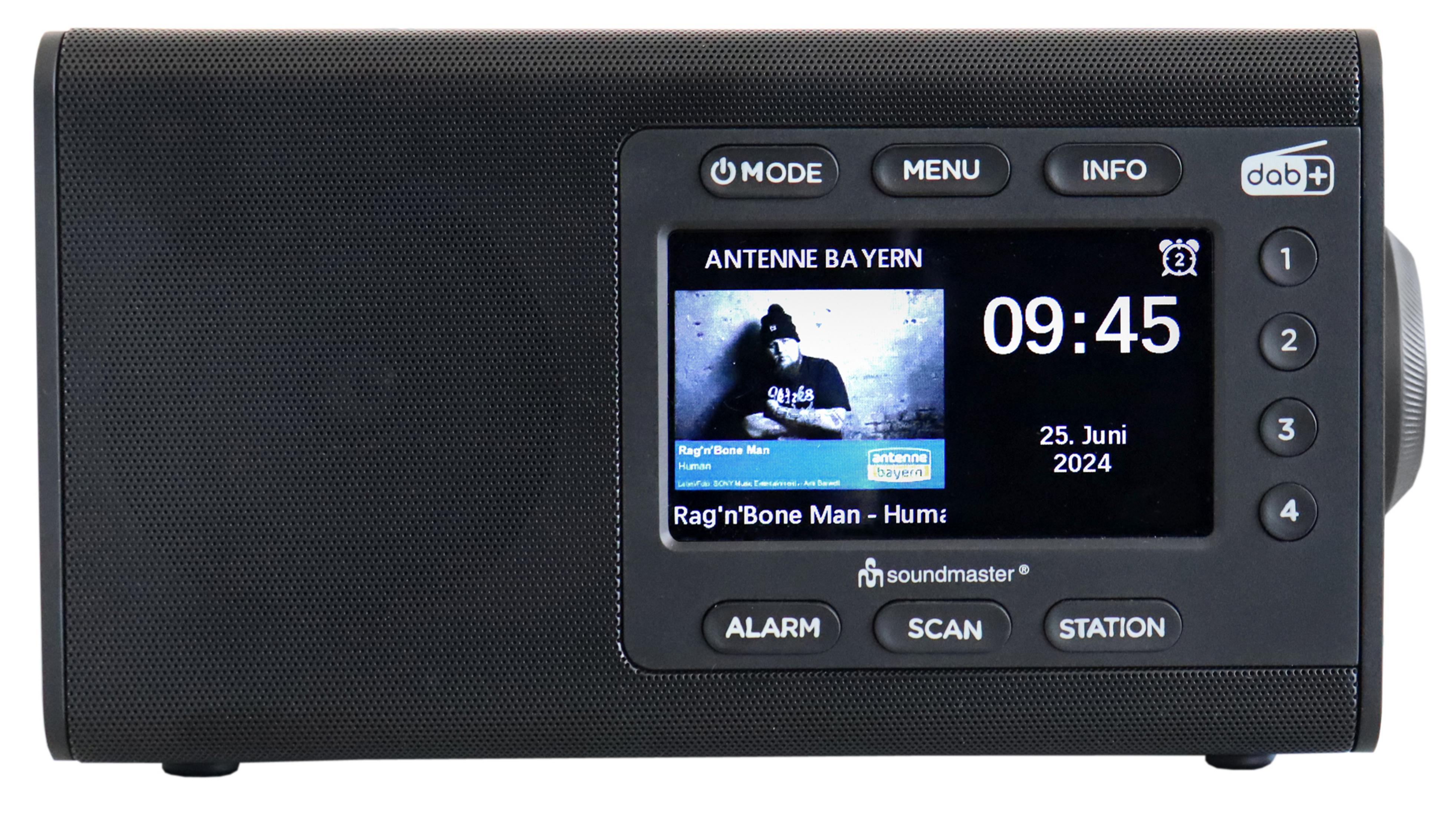 Radio DAB+ nera con display che mostra stazione, ora e copertina.