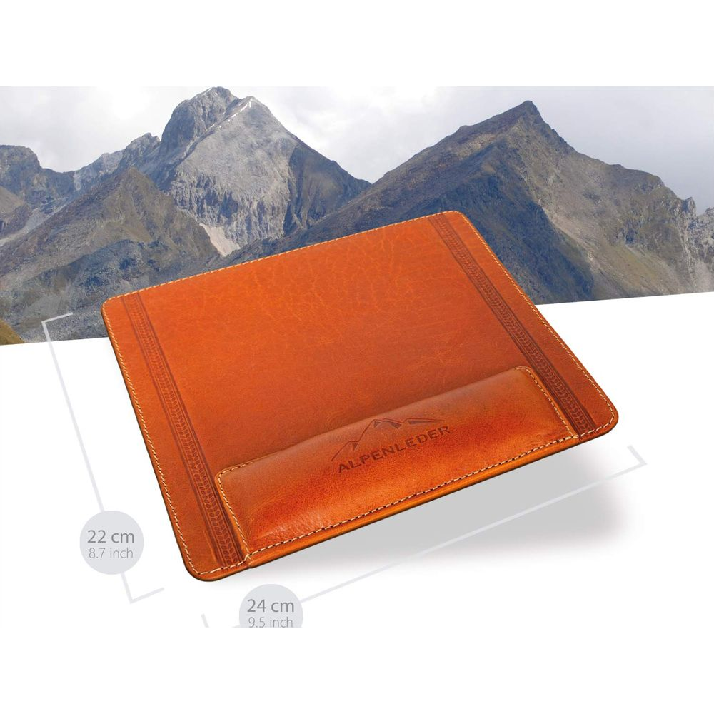 Tapis de bureau en cuir marron avec fond de montagne. Dimensions : 22x24 cm.