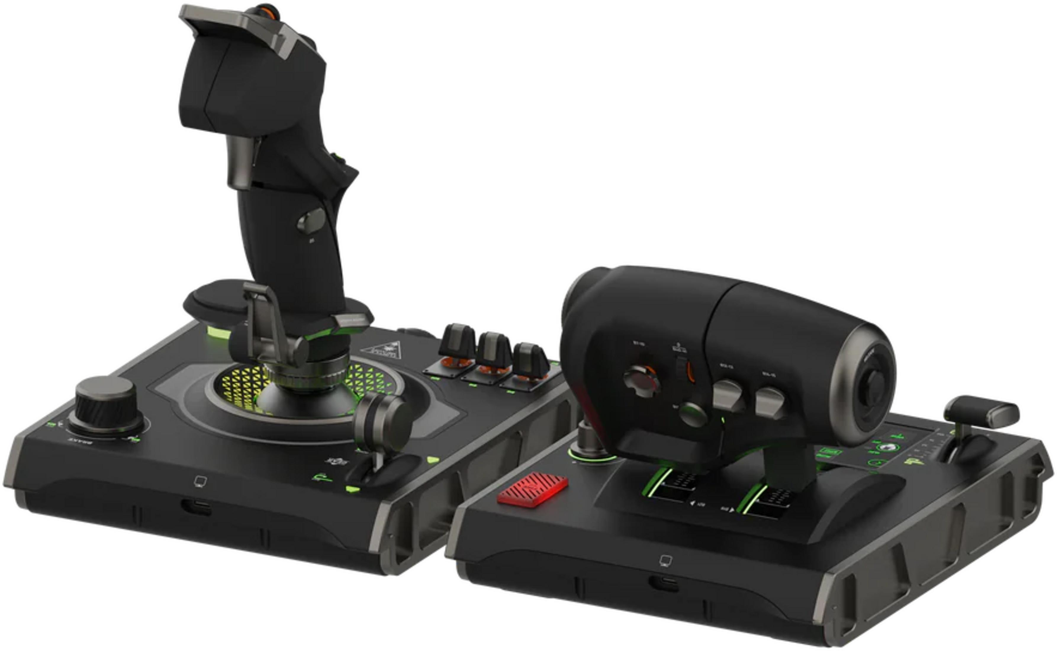 Un joystick e un acceleratore per simulatore di volo neri con accenti verdi.