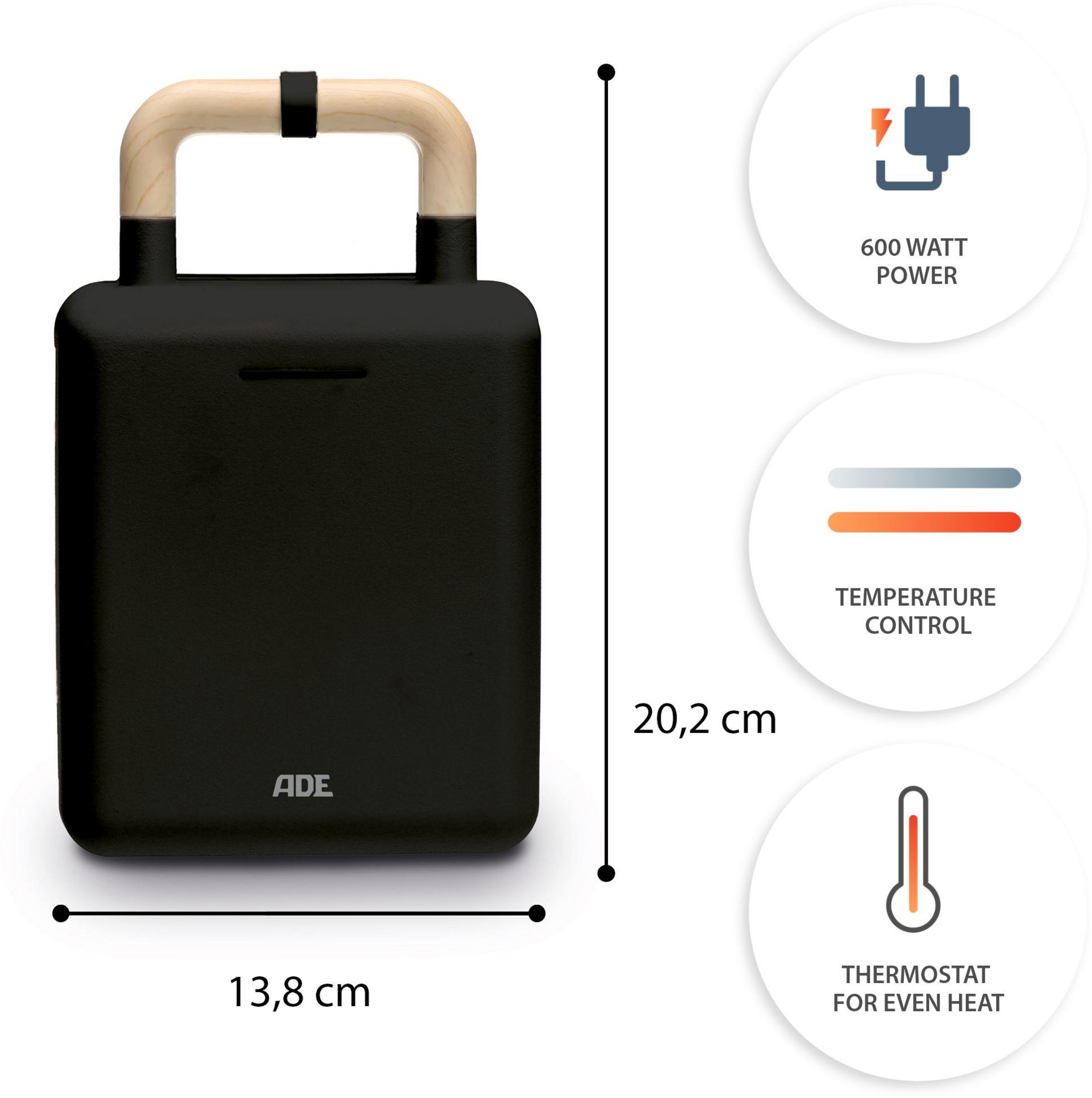 Czarny opiekacz do kanapek z drewnianym uchwytem, wymiary 13,8x20,2 cm.