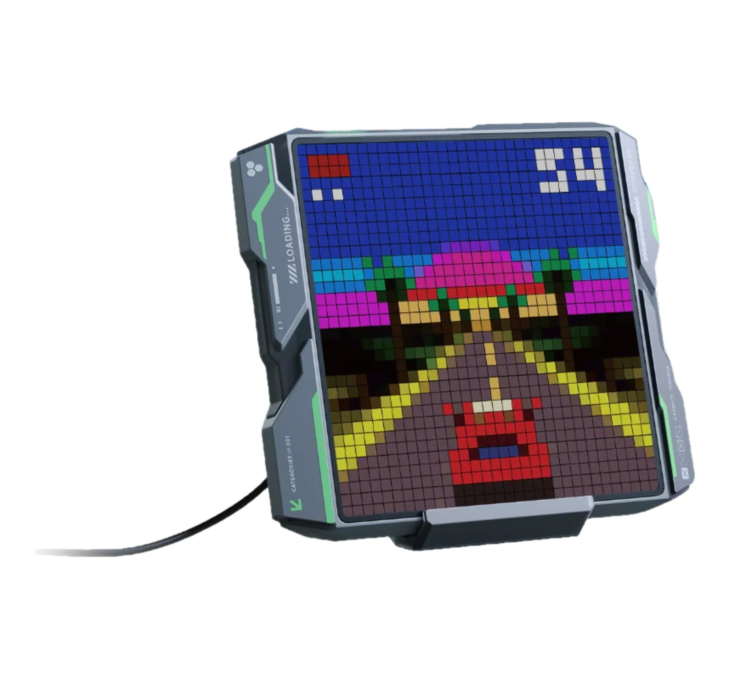 Un dispositivo di gioco digitale retrò mostra un colorato gioco di corse pixelato.