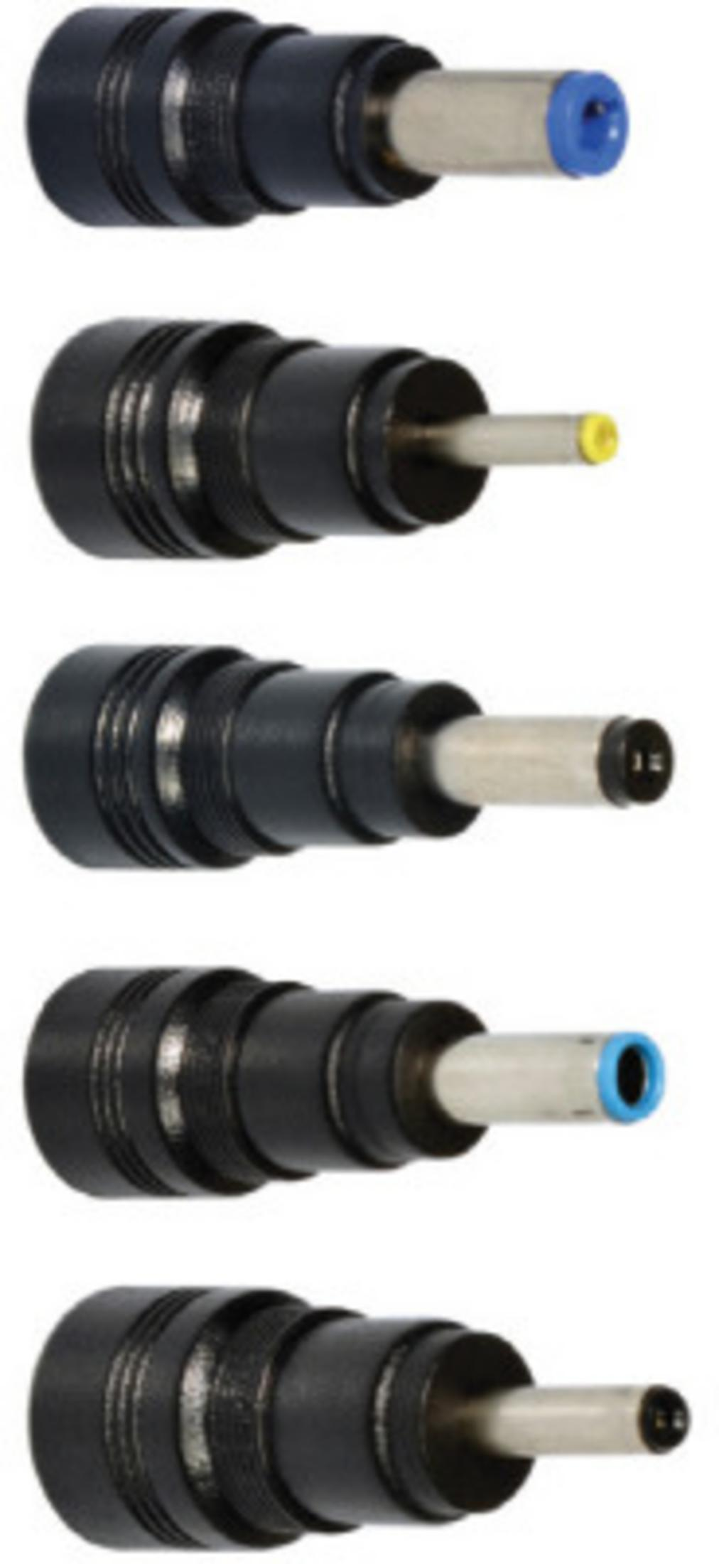 Cinque connettori neri con punte metalliche e anelli colorati: blu, giallo, nero, blu, nero.