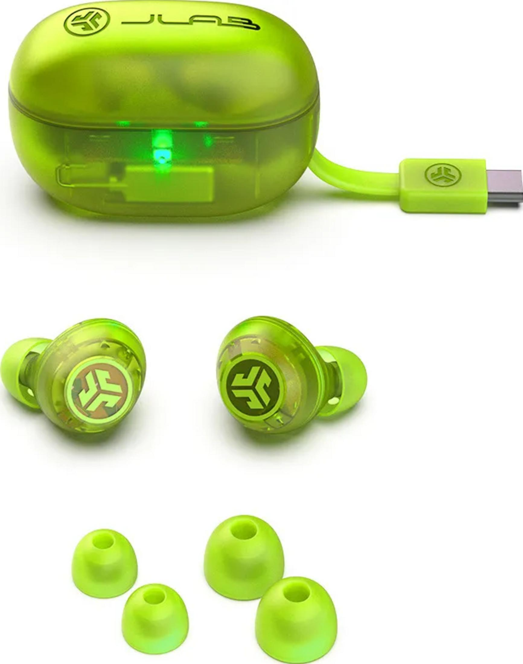 Zielone słuchawki bezprzewodowe z etui ładującym i kablem USB-C.