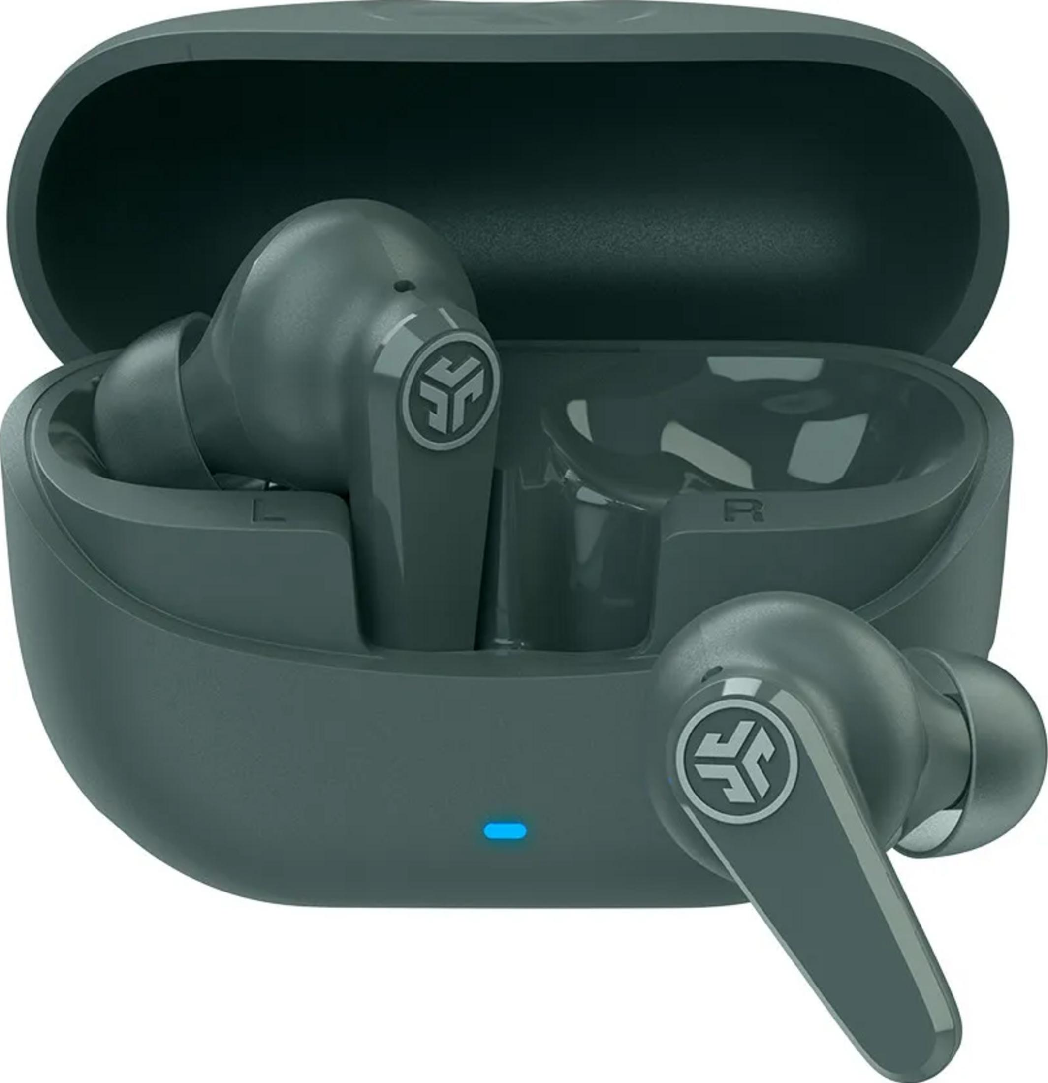 Auricolari wireless grigi in una custodia di ricarica grigia aperta con LED blu.