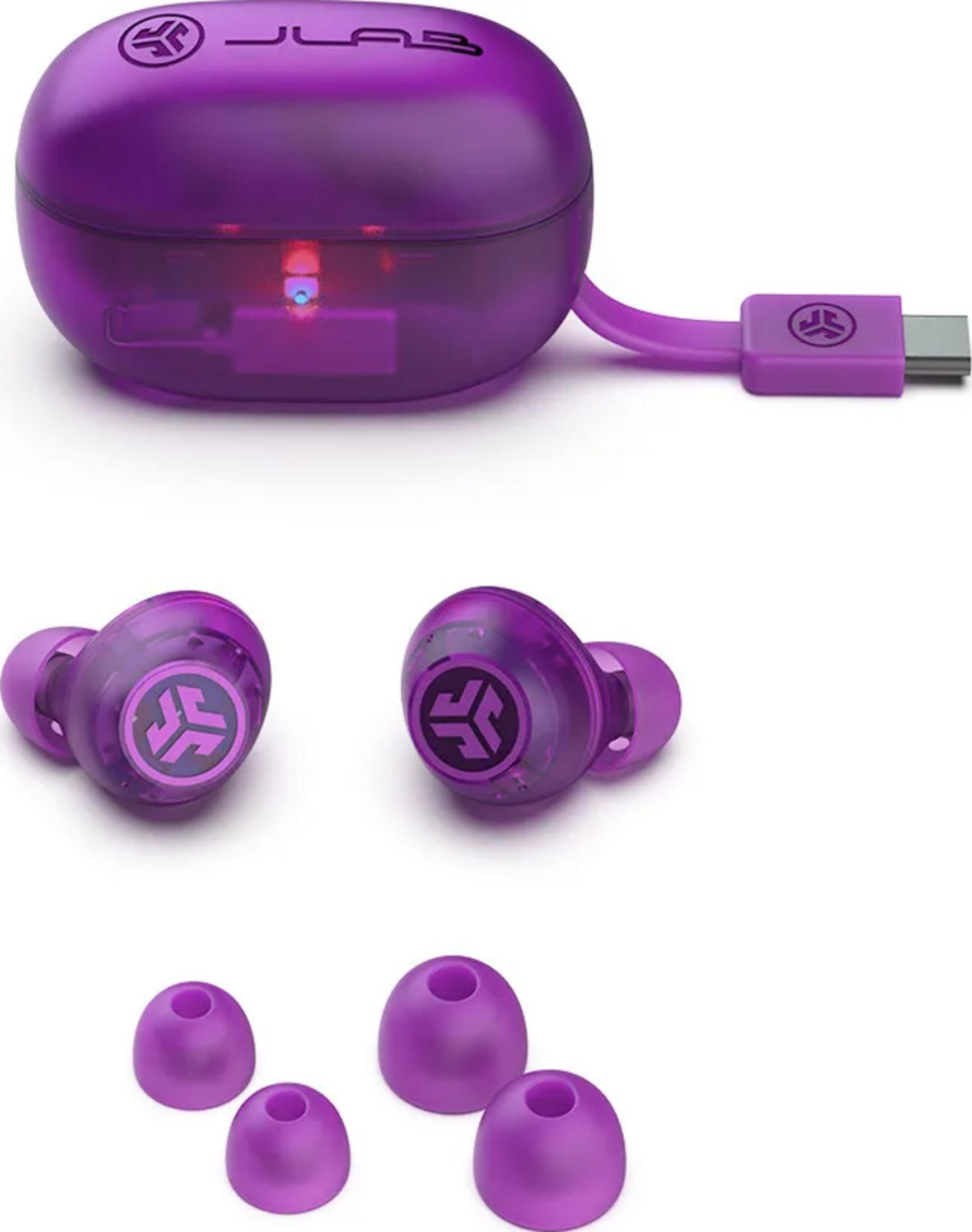 Fioletowe słuchawki bezprzewodowe z etui ładującym i kablem USB-C.