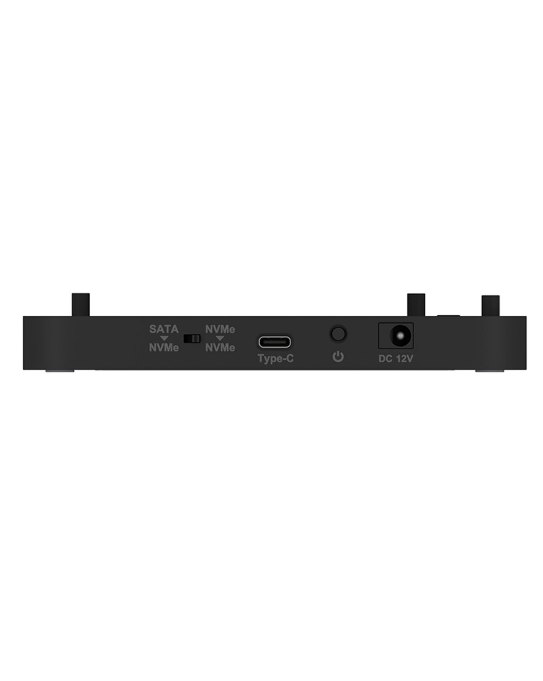 Schwarzes Gehäuse mit SATA-, NVMe-, Typ-C-Anschlüssen und DC 12V Stromanschluss.
