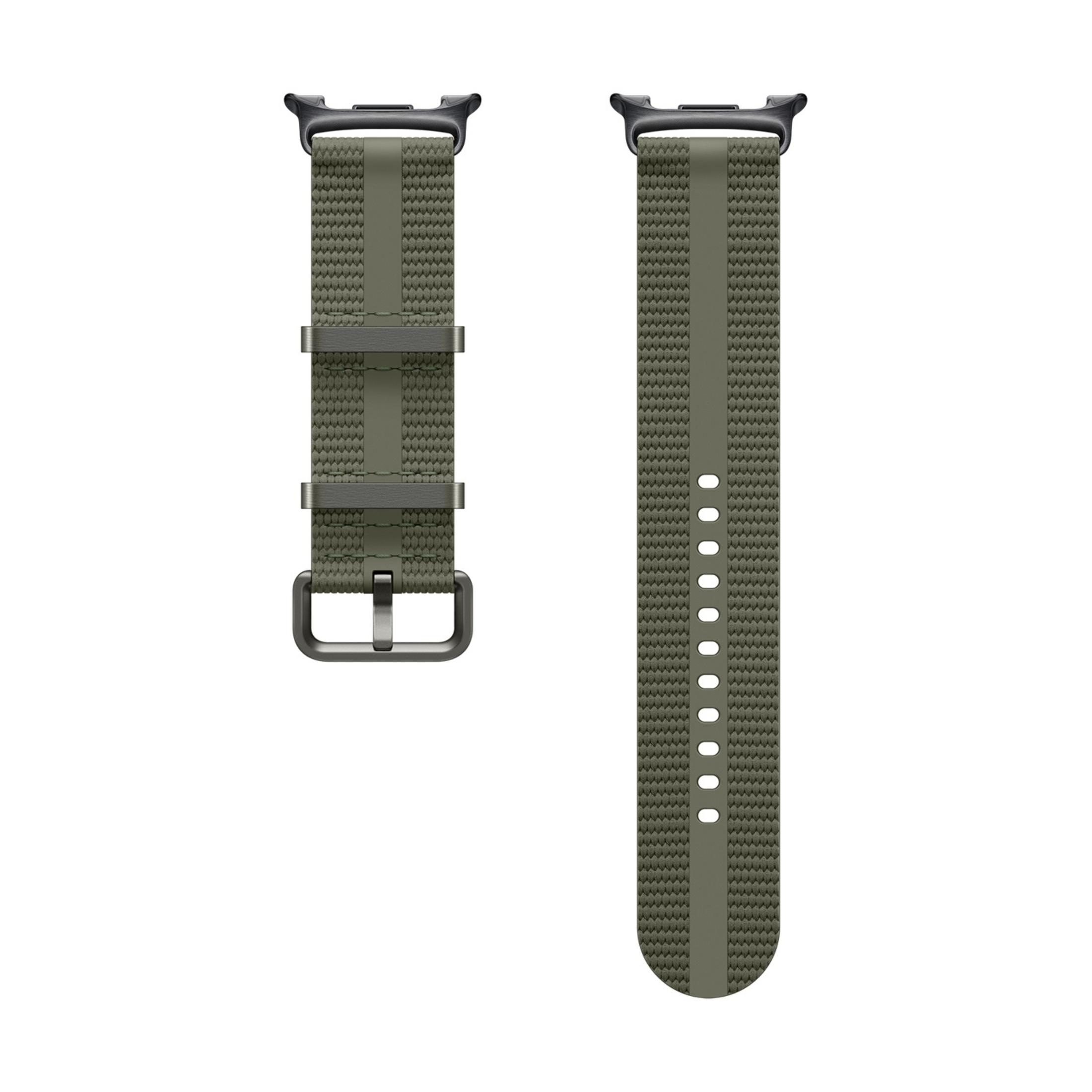 Twee groene stoffen horlogebanden met zwarte metalen connectoren.