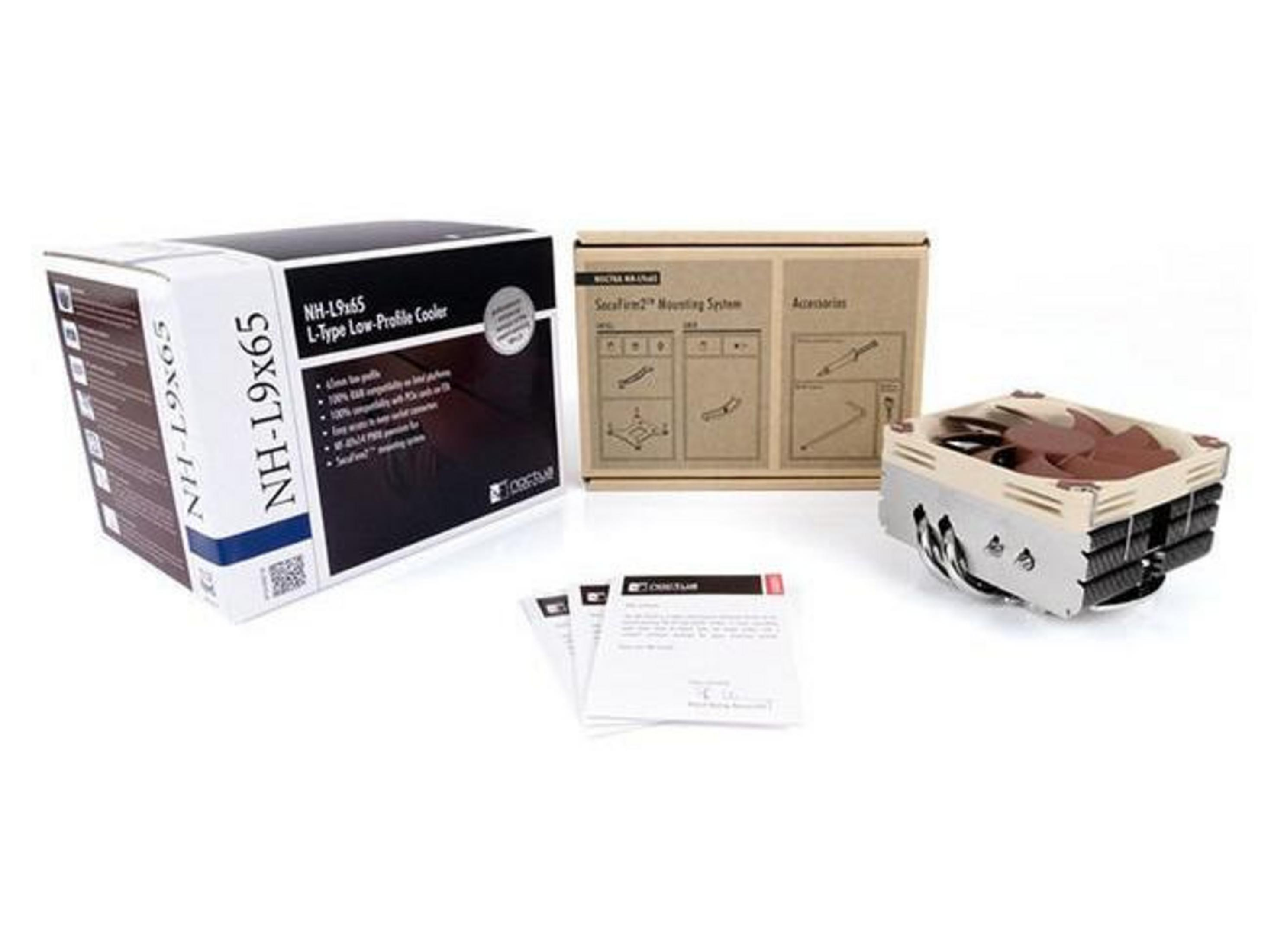 Chłodzenie CPU z akcesoriami i opakowaniem na białym tle.