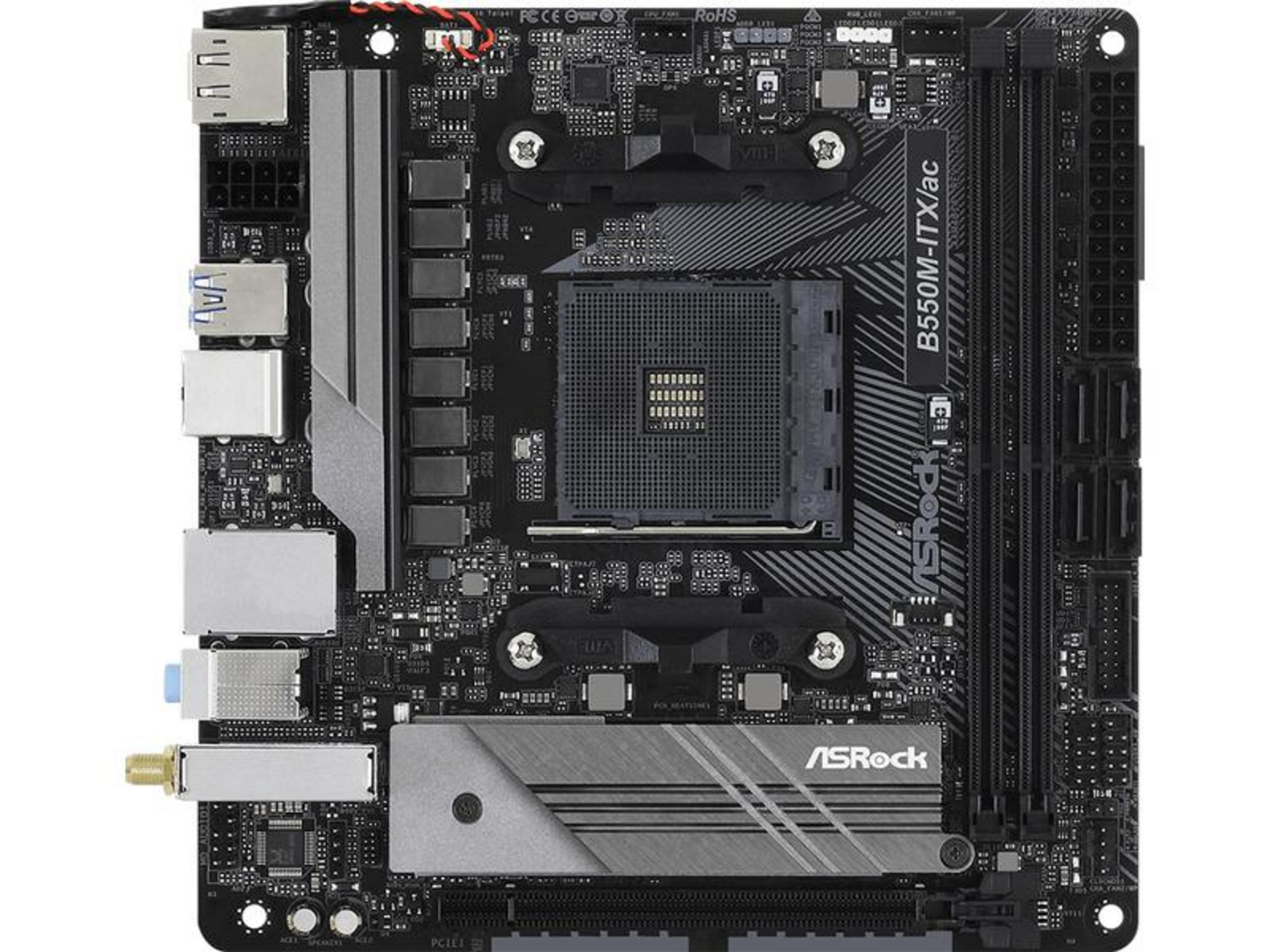 Płyta główna ASRock B550M-ITX/ac z gniazdem CPU i portami.
