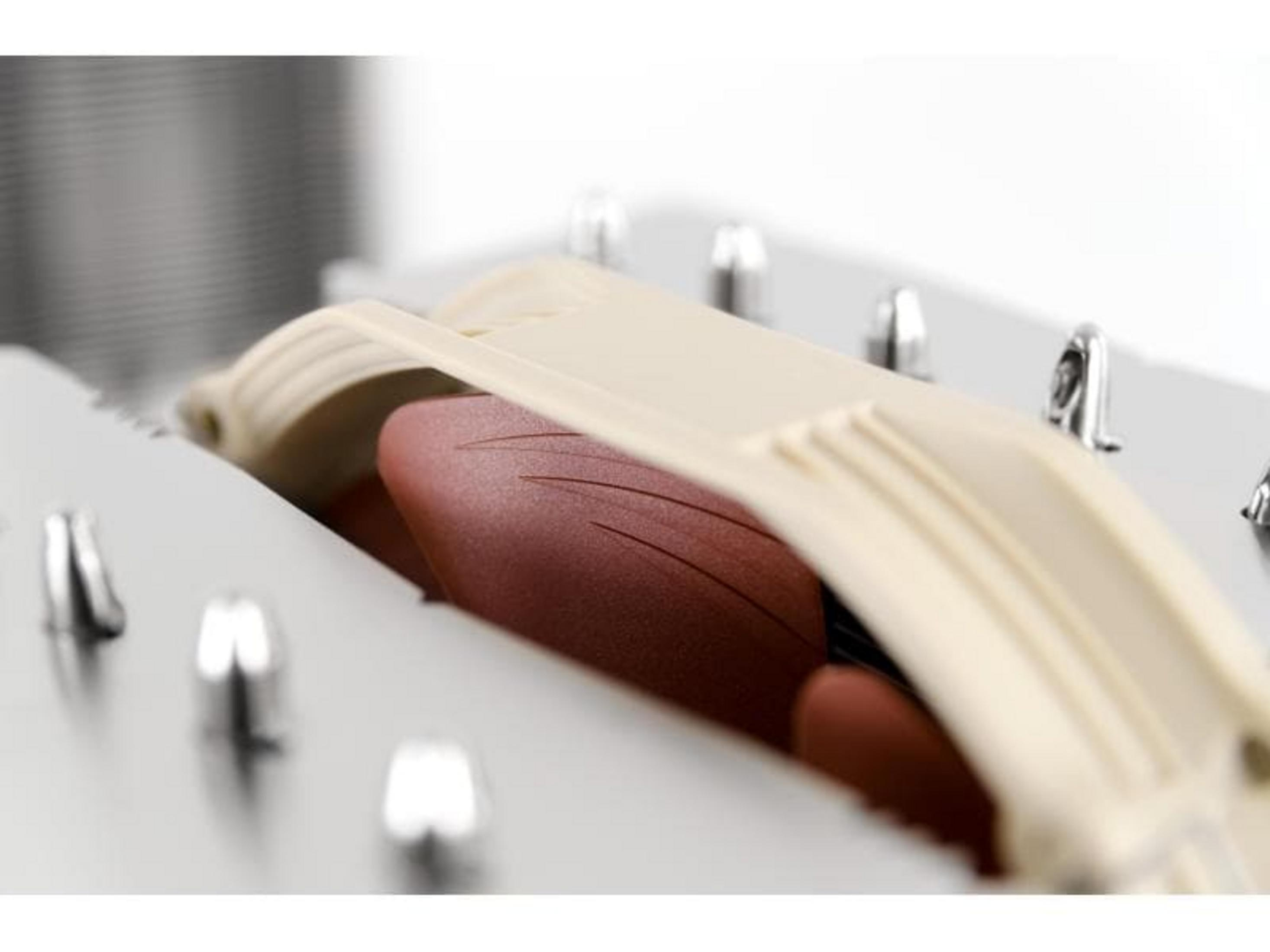 Zbliżenie chłodnicy CPU z brązowym wentylatorem i srebrnymi żeberkami.