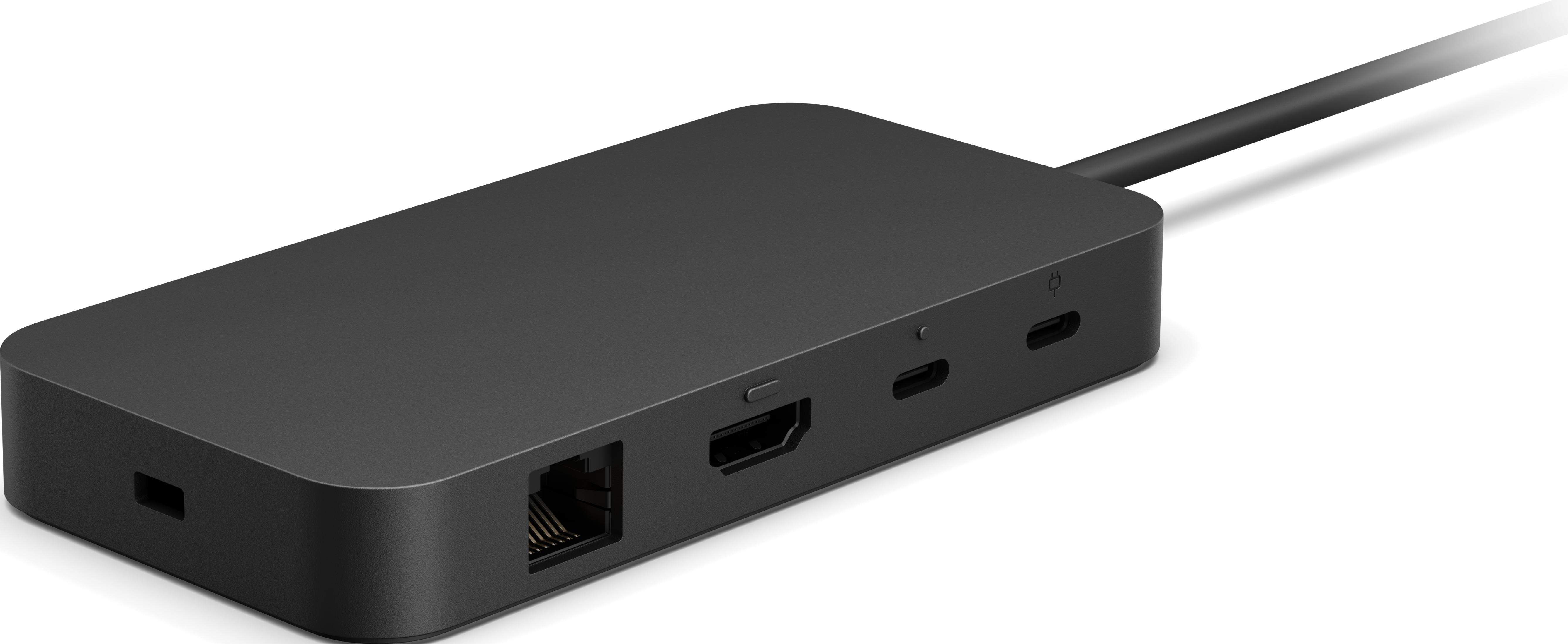 Adattatore nero con porte HDMI, USB-C ed Ethernet e cavo.