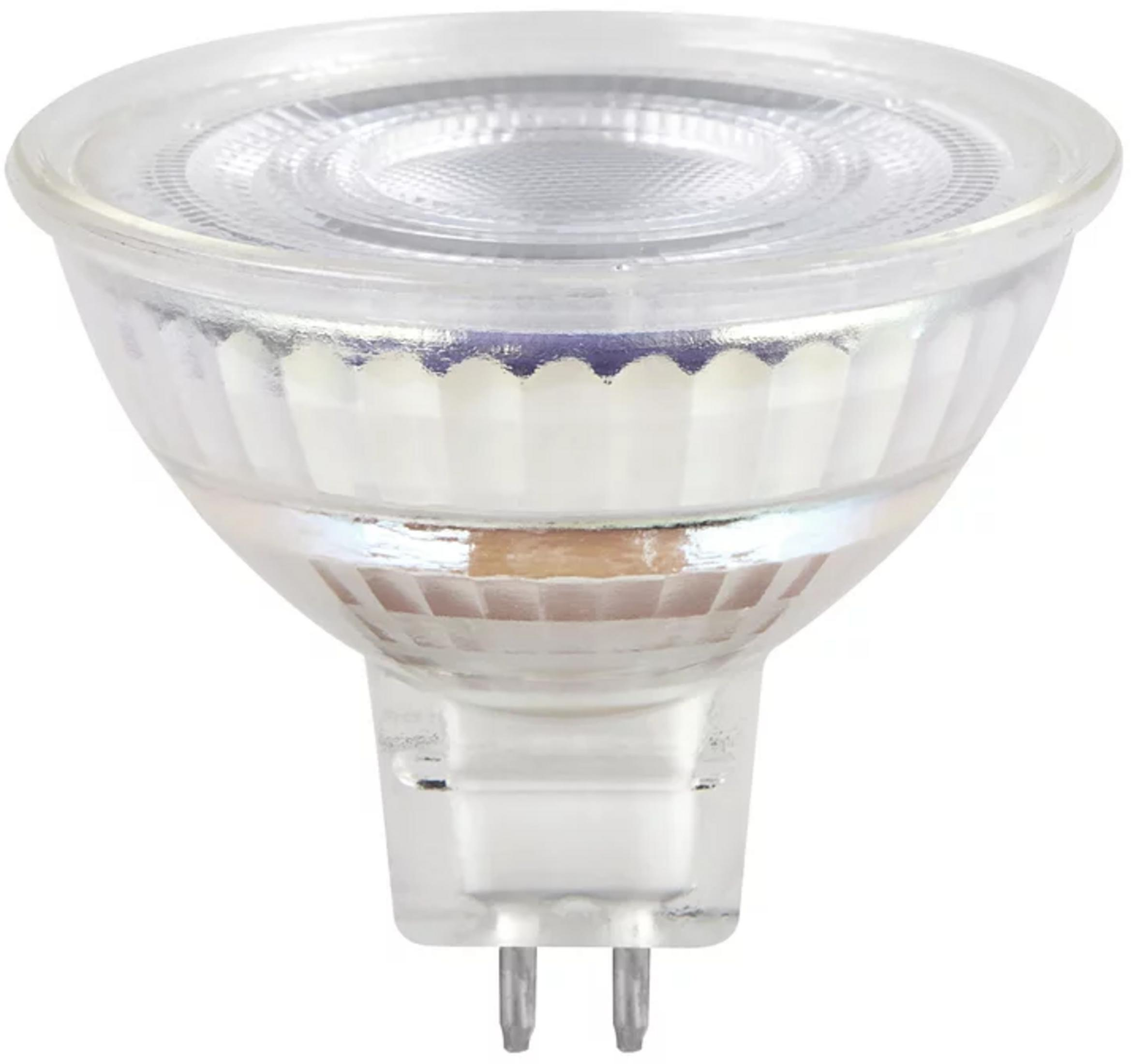 Primo piano di una lampadina LED trasparente con due pin metallici.