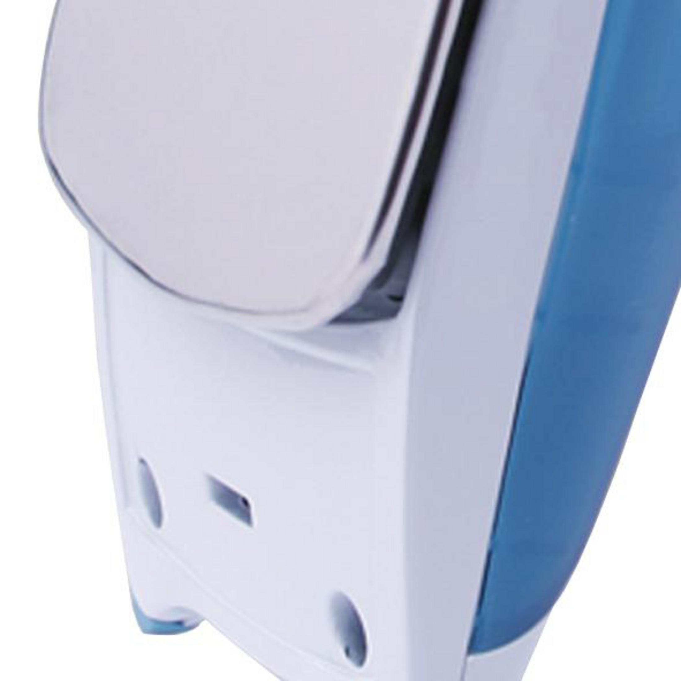 Un apparecchio bianco e blu con una sezione superiore arrotondata.