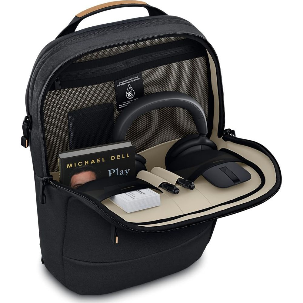 Mochila negra abierta con libro, auriculares, ratón y bolígrafos.