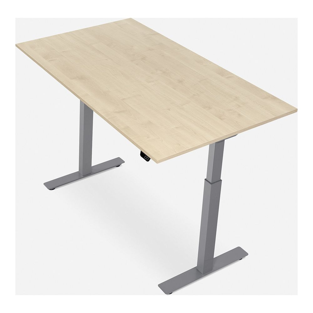 Ein verstellbarer Schreibtisch mit heller Holzplatte und grauen Metallbeinen.