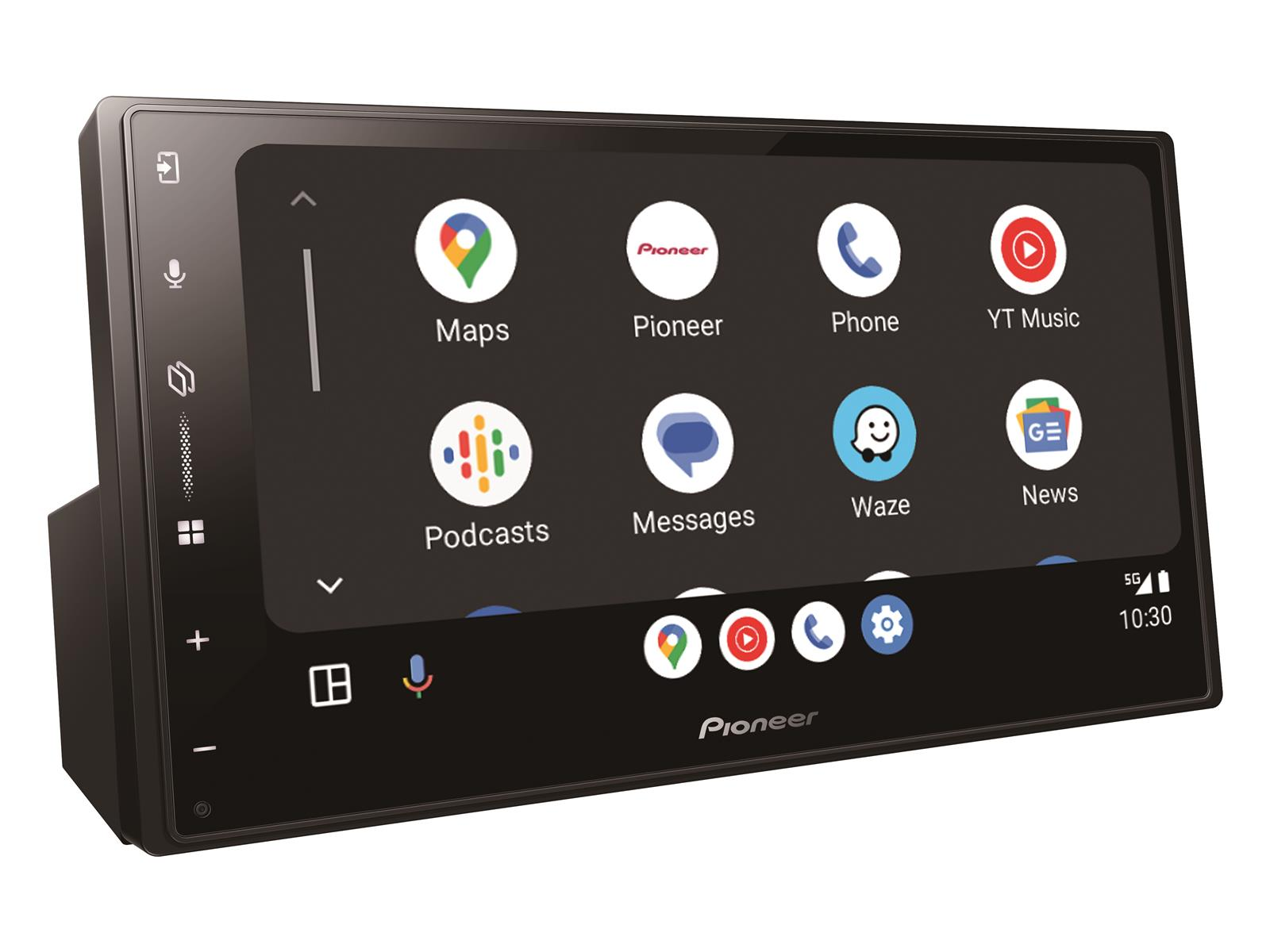Une autoradio Pioneer affiche une interface Android Auto avec des applications comme Maps, Phone et Musique.