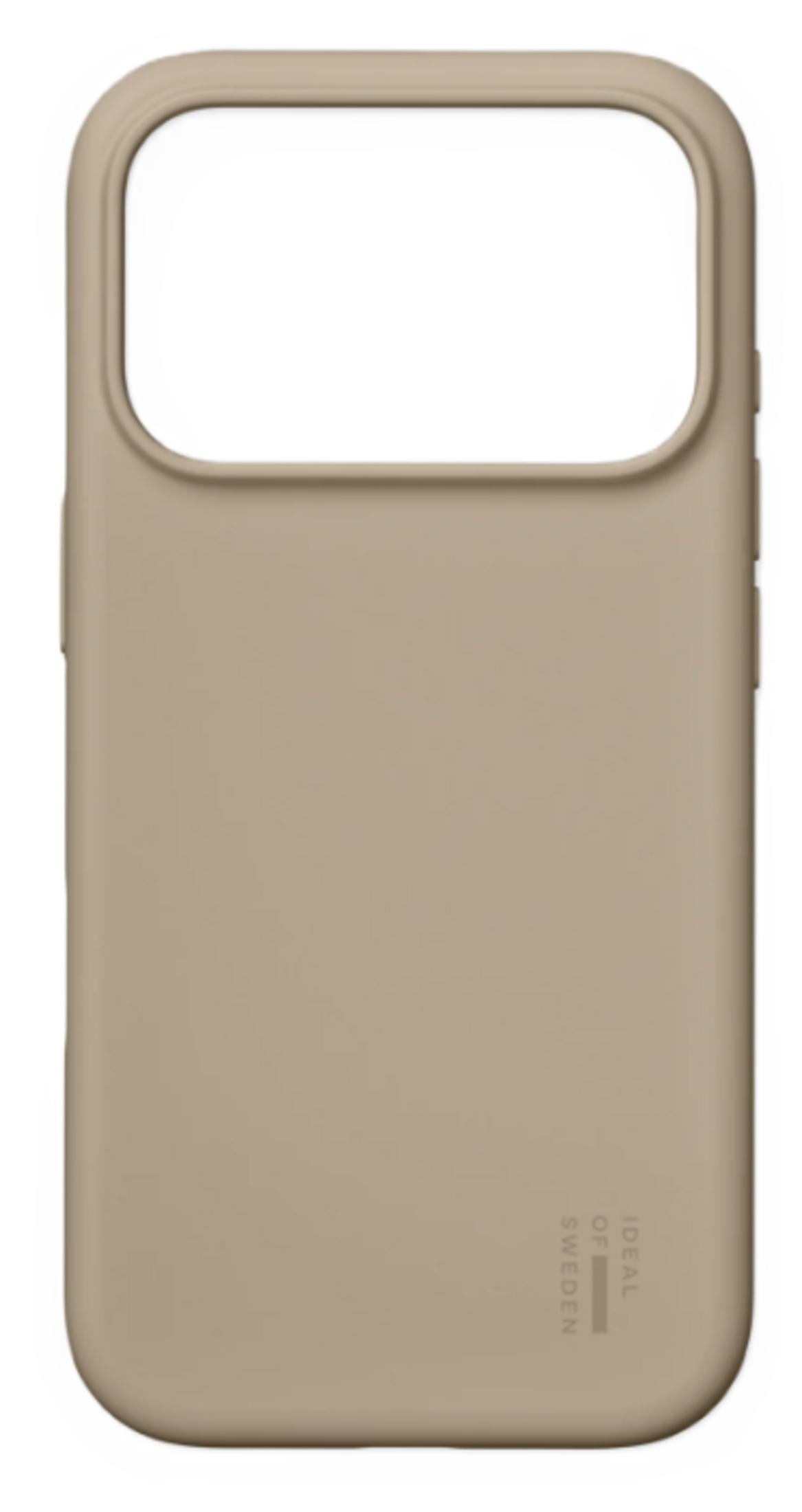 Eine beige Handyhülle mit einem Ausschnitt für die Kamera und dem Logo von Ideal of Sweden.