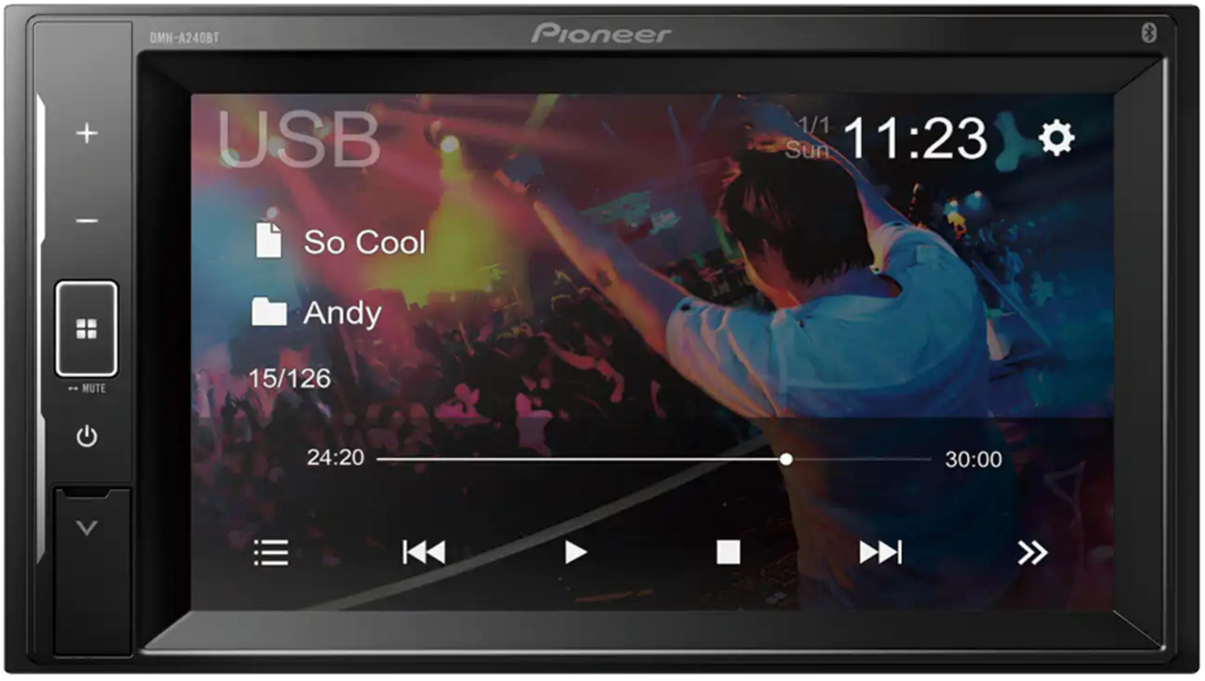Autoradio Pioneer tactile affiche une liste de lecture musicale avec un homme qui danse.