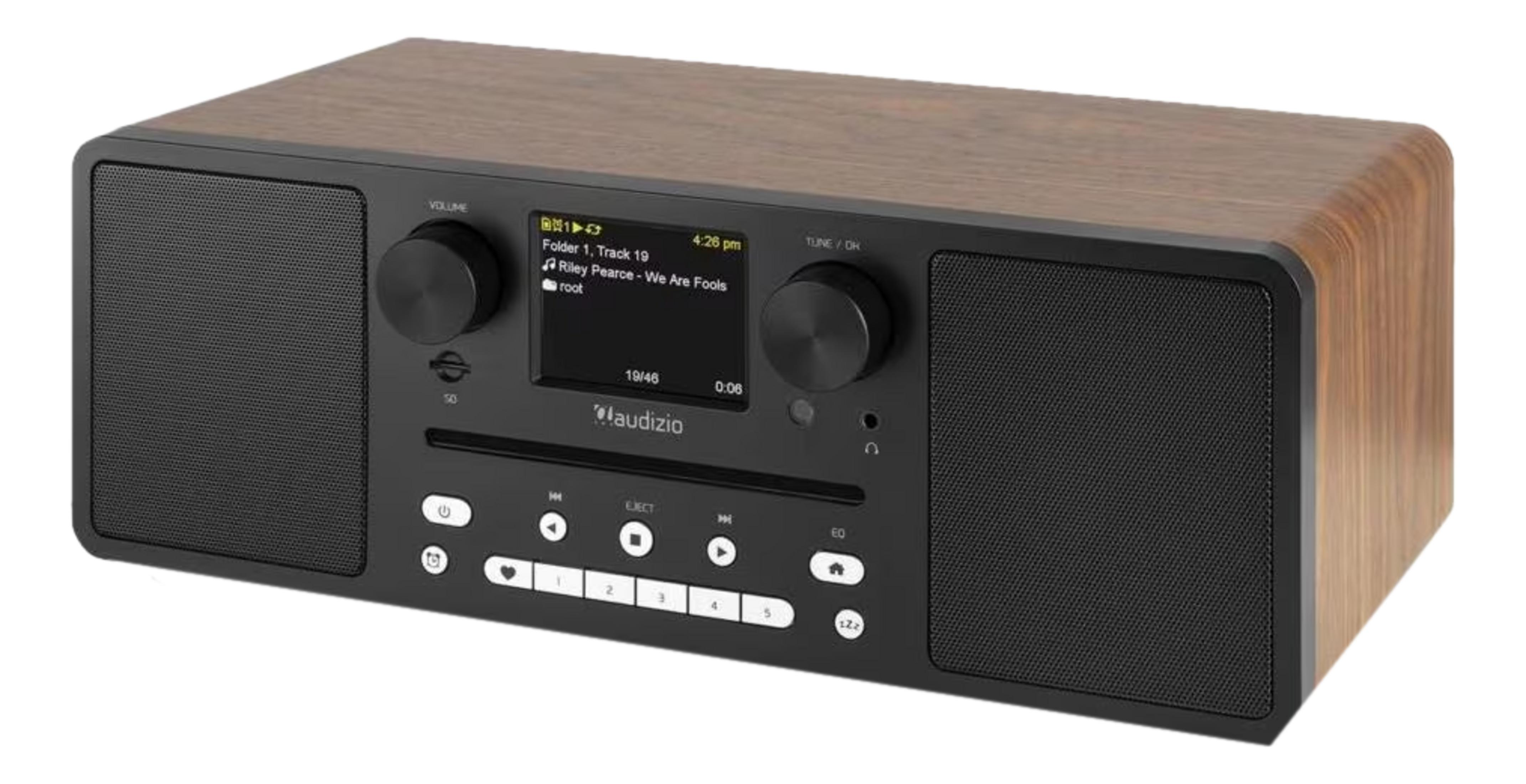 Une radio en bois avec des haut-parleurs noirs et un écran numérique.