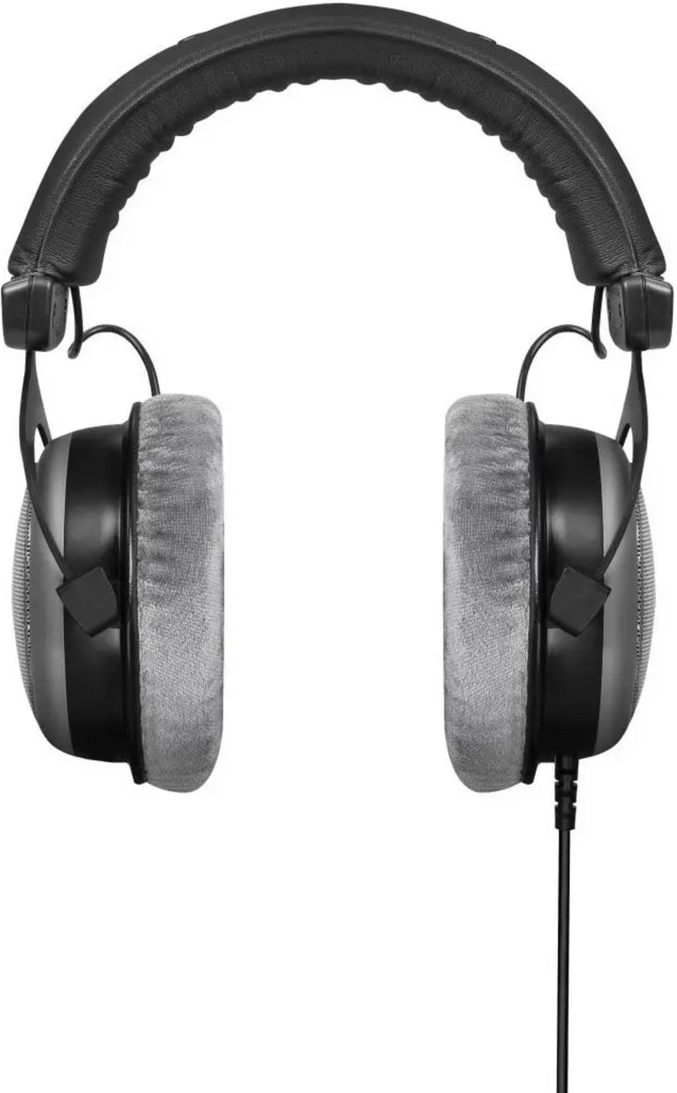 Czarne słuchawki z wyściełanym pałąkiem i szarymi nausznikami.