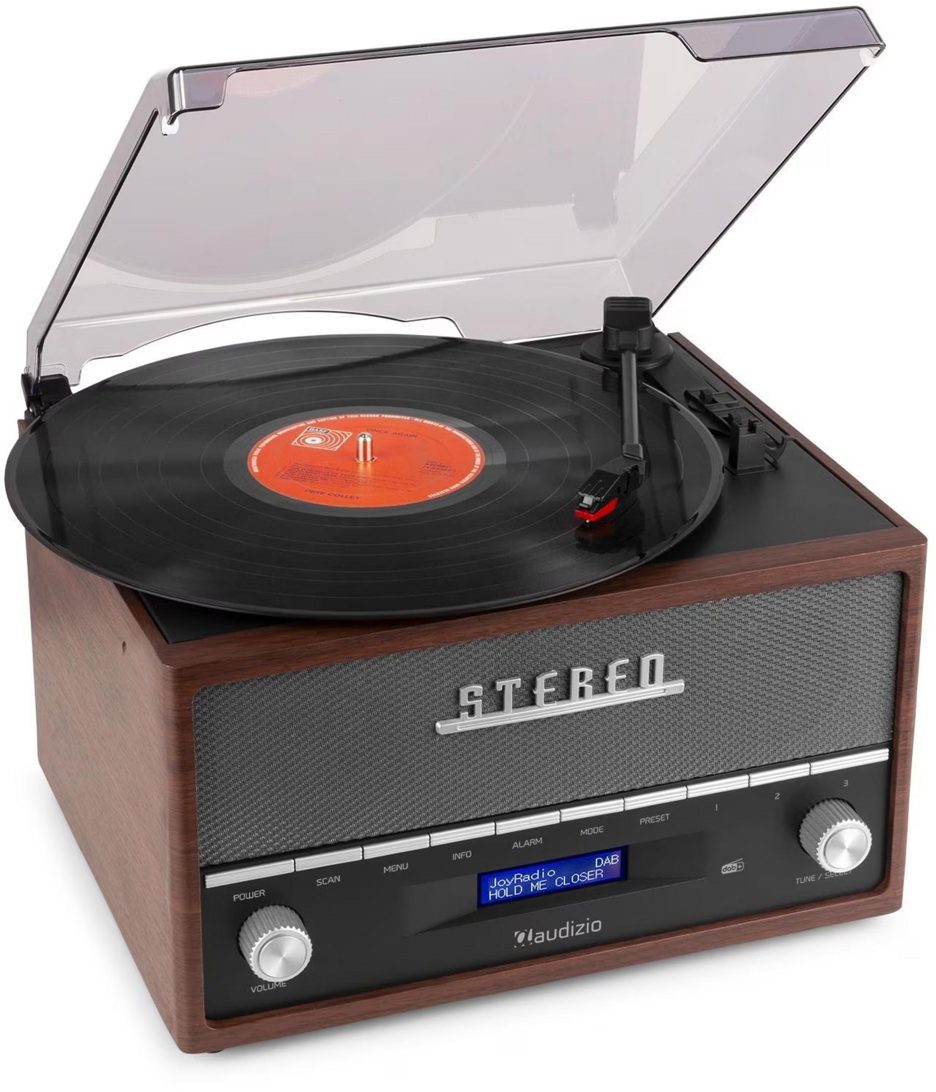 Un tocadiscos con tapa abierta reproduciendo un disco de vinilo, con controles.