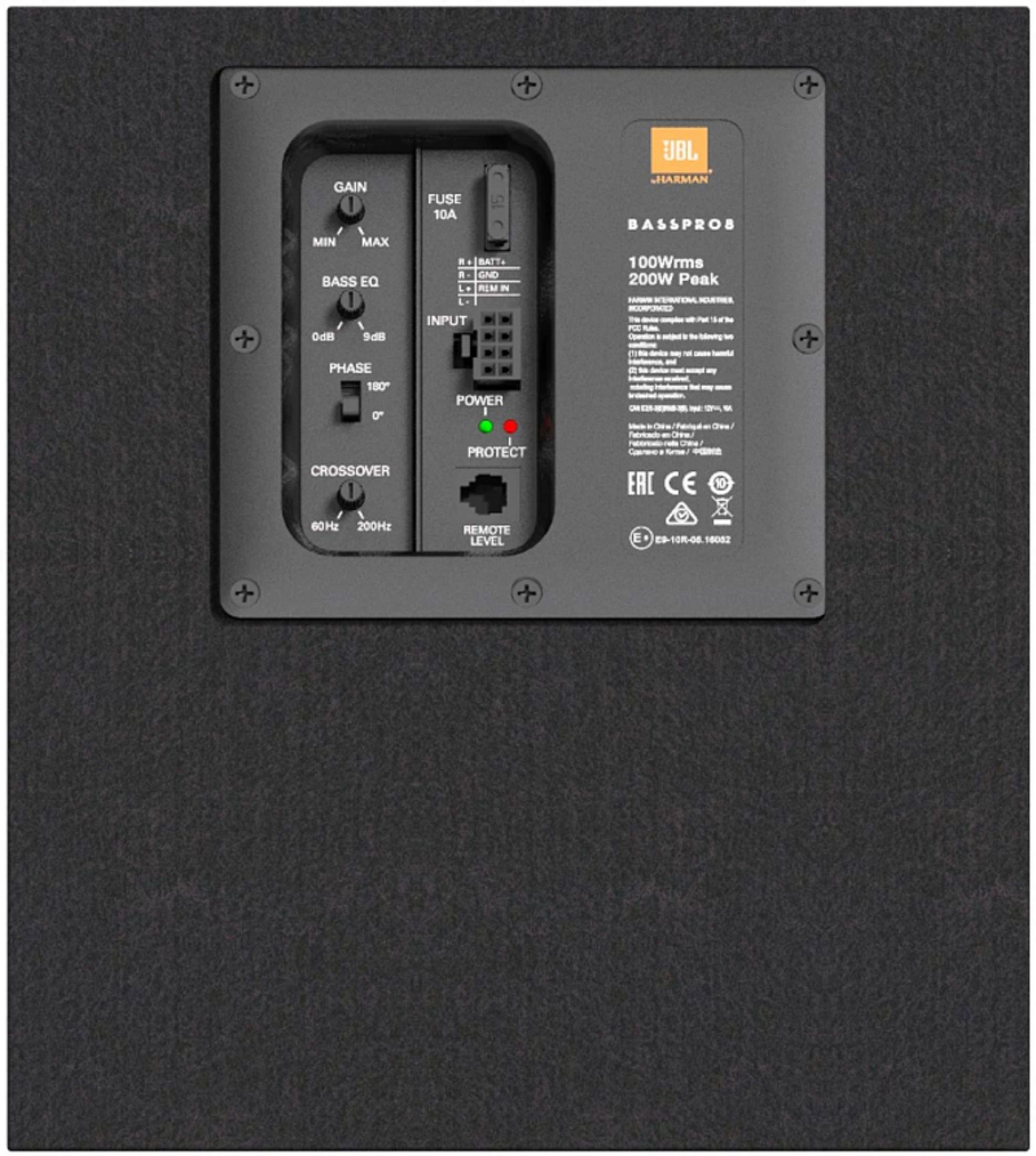 Nahaufnahme des JBL BassPro-Bedienfelds mit Reglern für Gain, Bass EQ, Phase und Crossover.