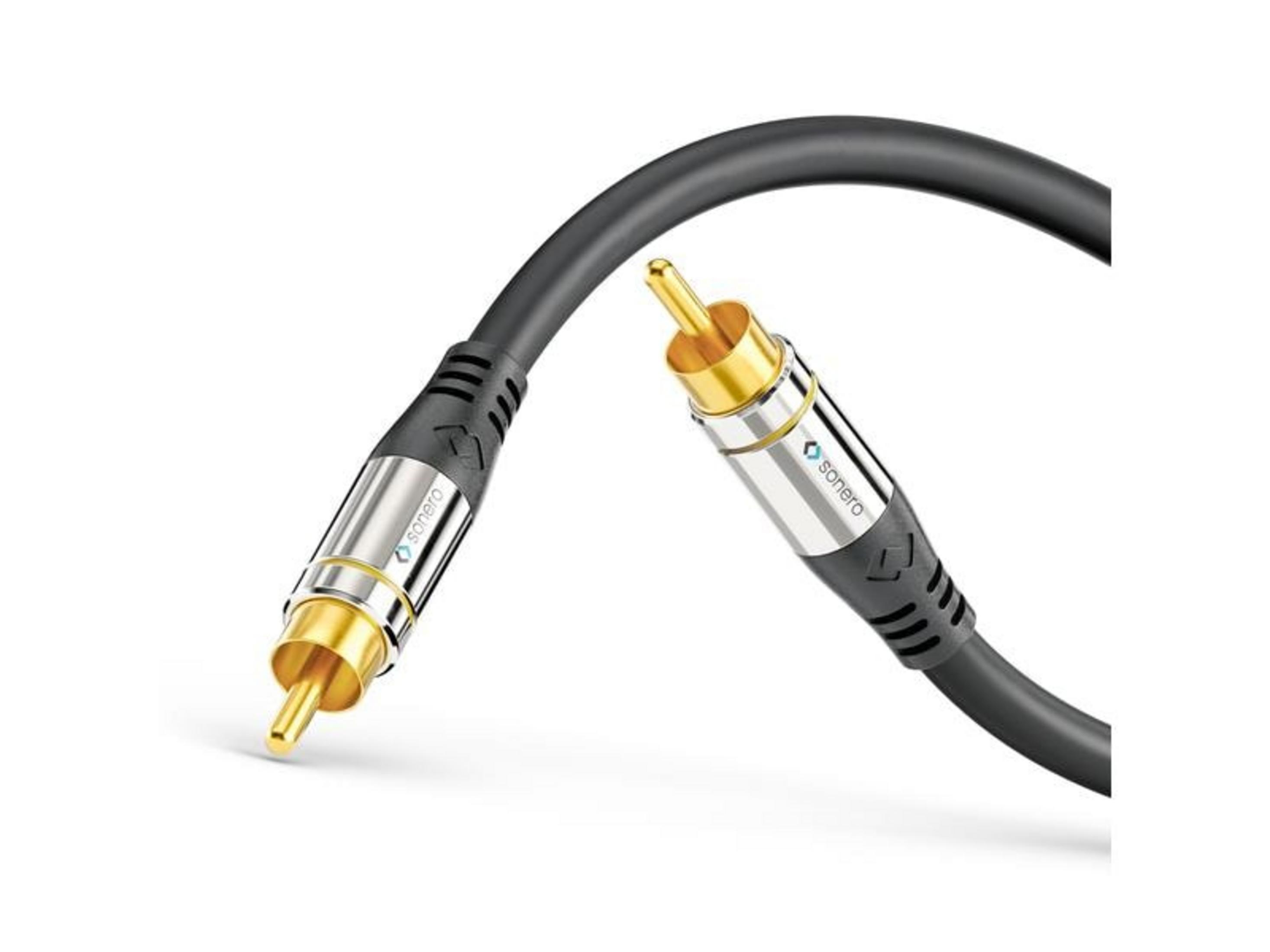 Ein schwarzes Audiokabel mit goldenen RCA-Steckern, auf weißem Hintergrund.